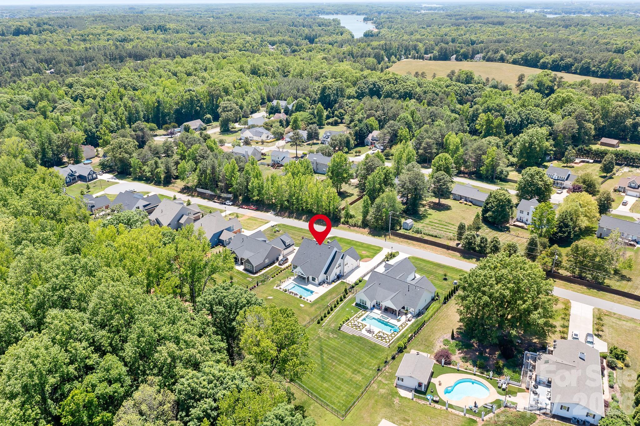 137 Streamside Estates Drive — Mooresville