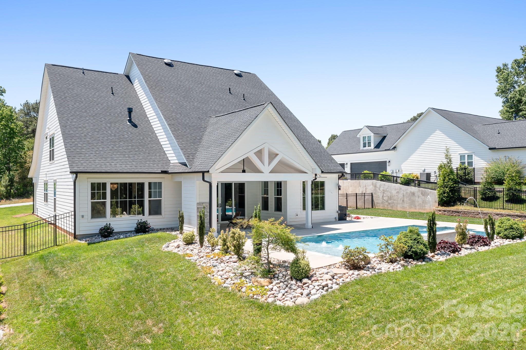 137 Streamside Estates Drive — Mooresville