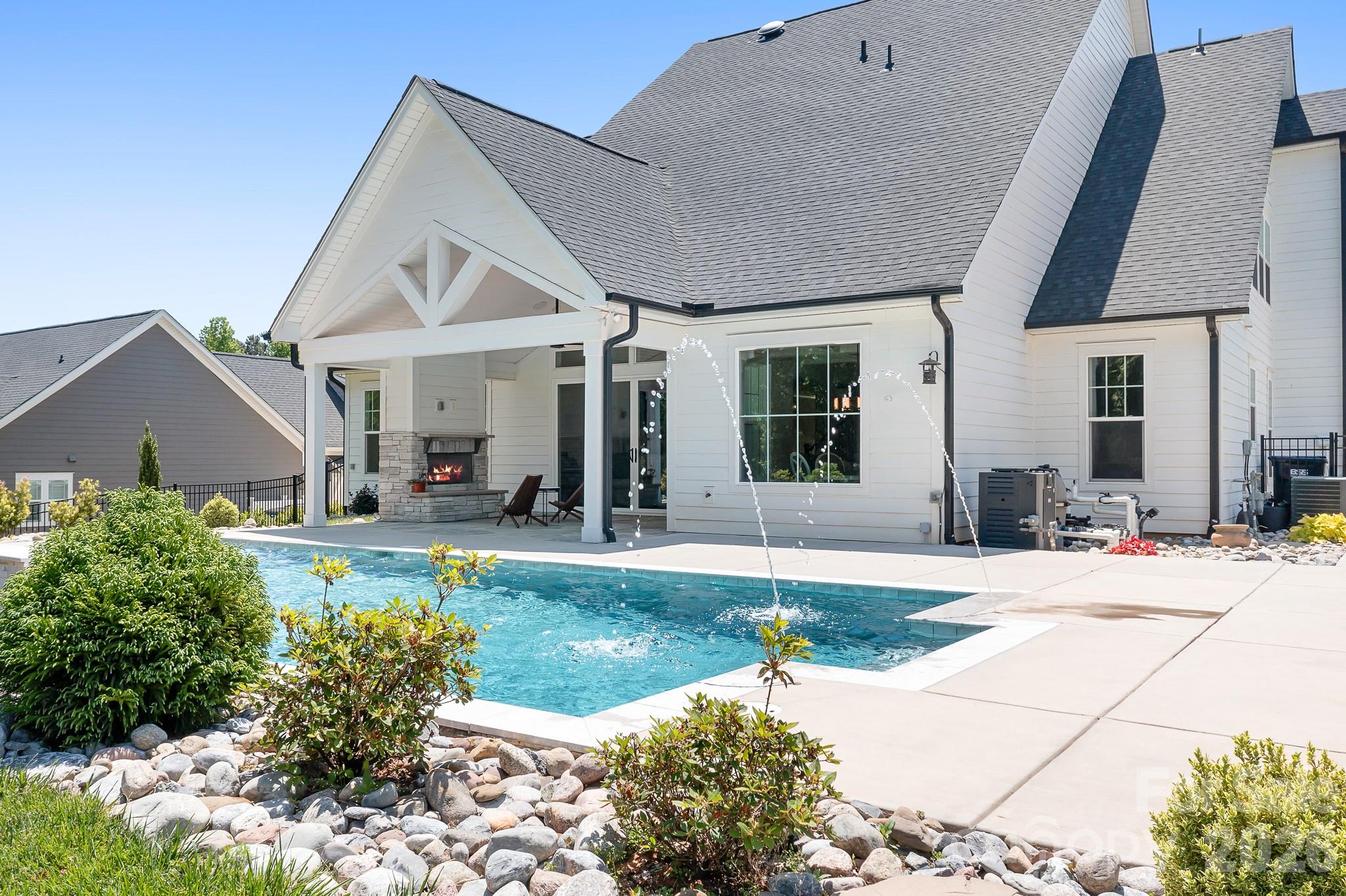 137 Streamside Estates Drive — Mooresville