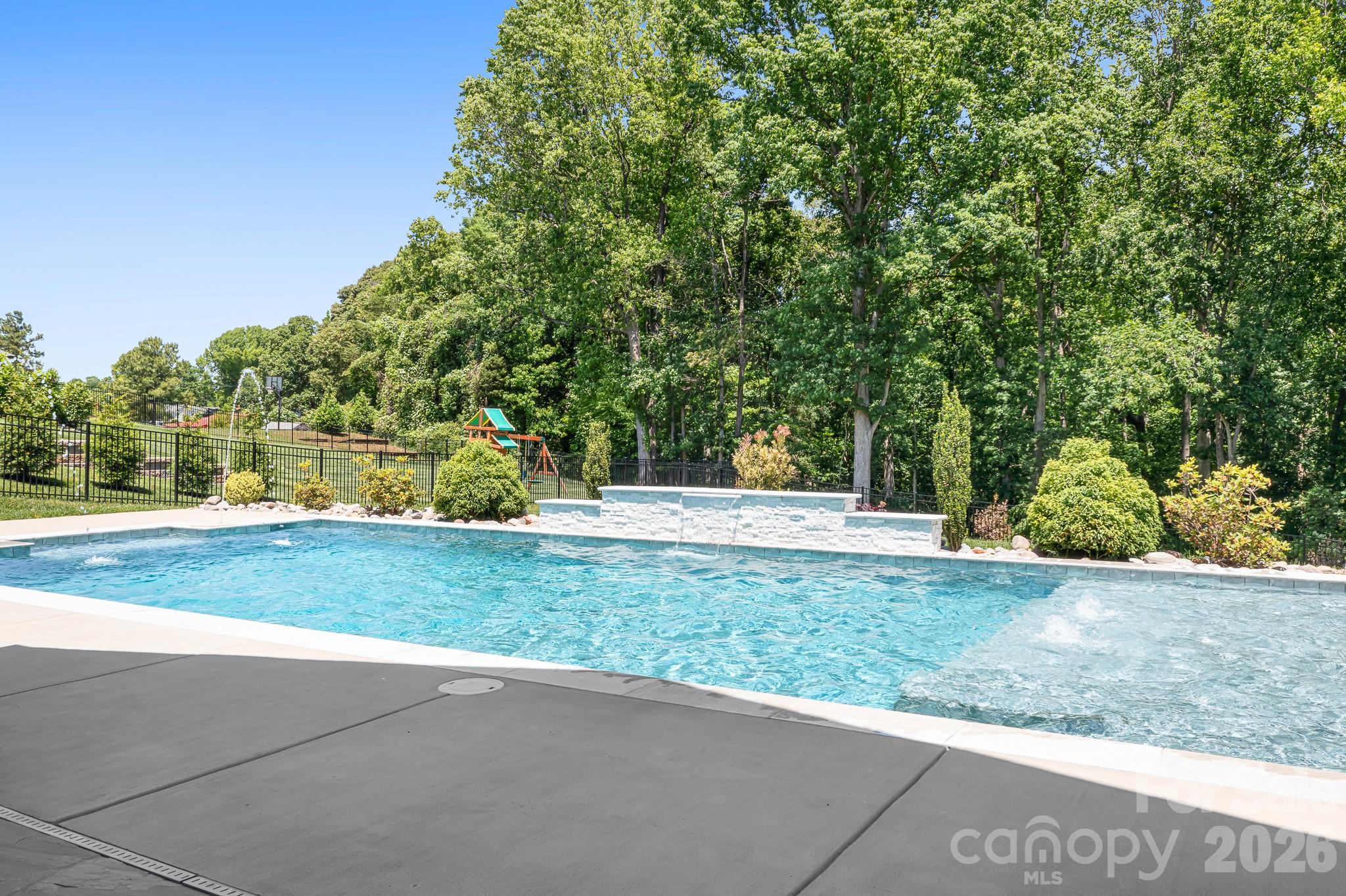 137 Streamside Estates Drive — Mooresville