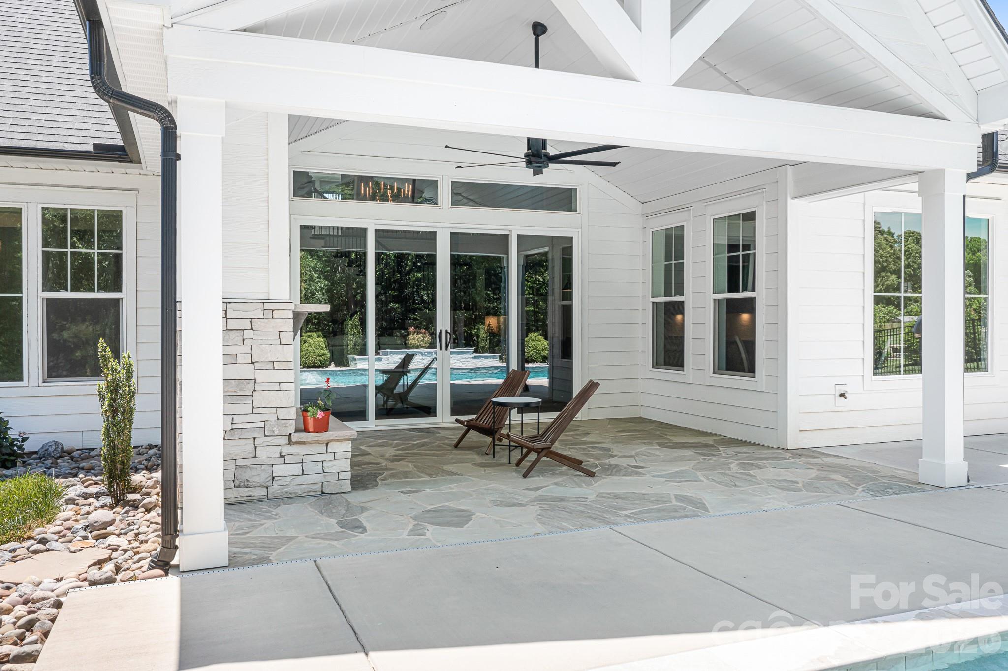 137 Streamside Estates Drive — Mooresville