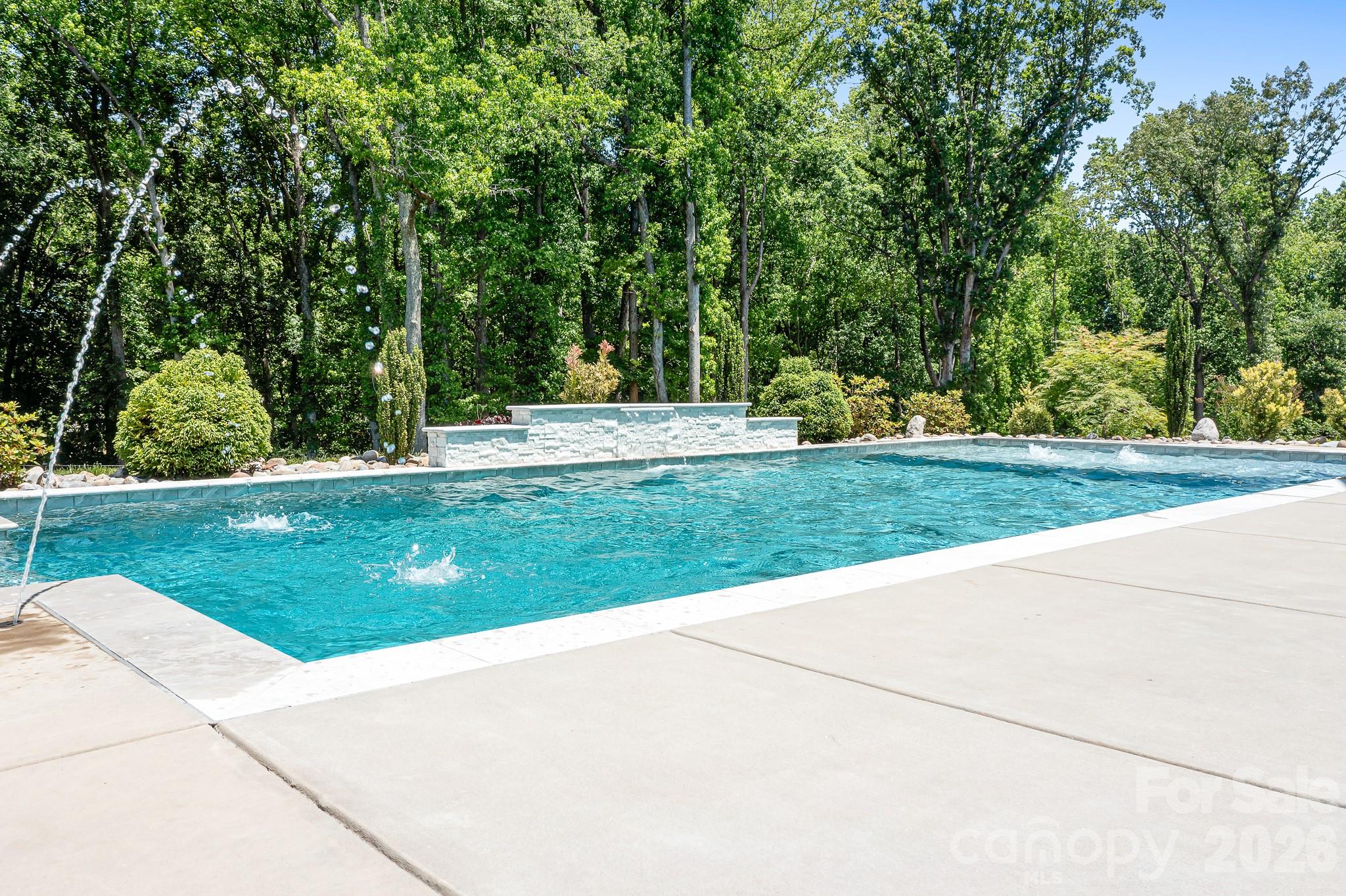 137 Streamside Estates Drive — Mooresville