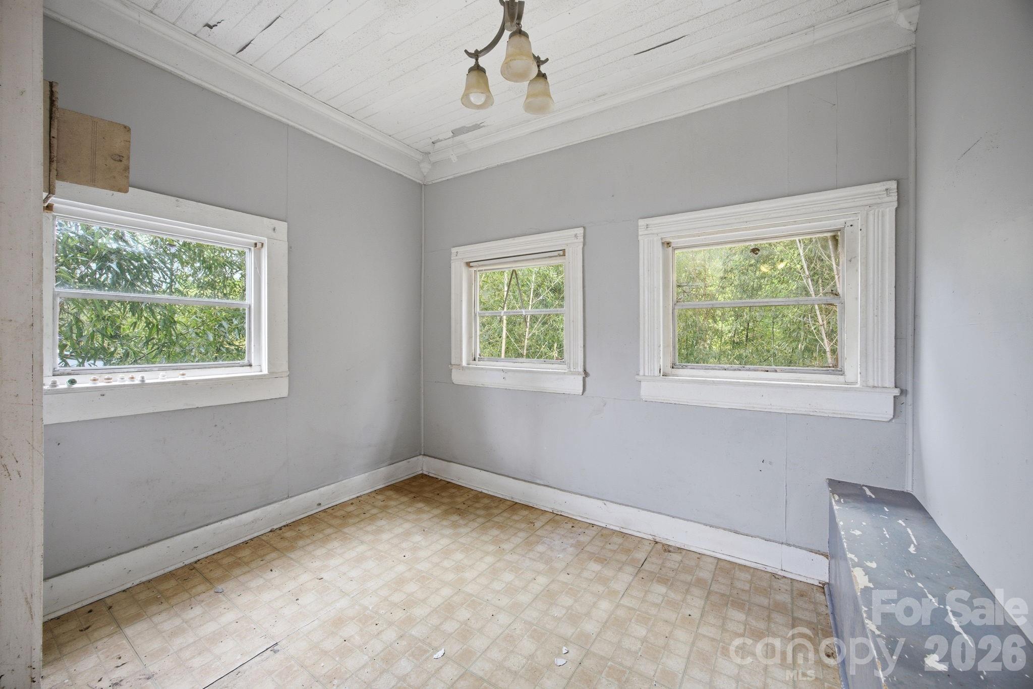 712 Conley Place NW — Lenoir