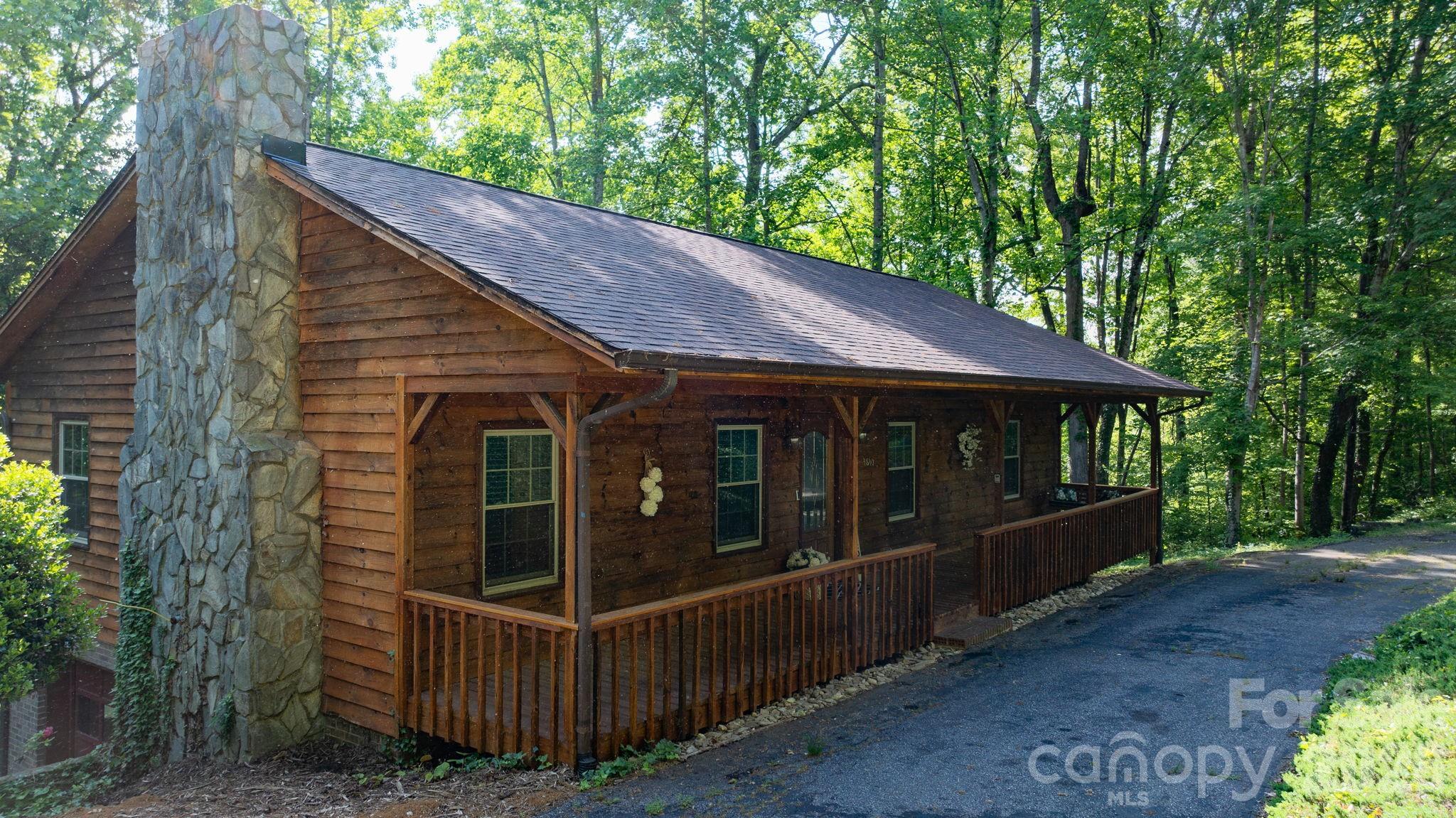 3840 Cherry Grove Drive — Hickory