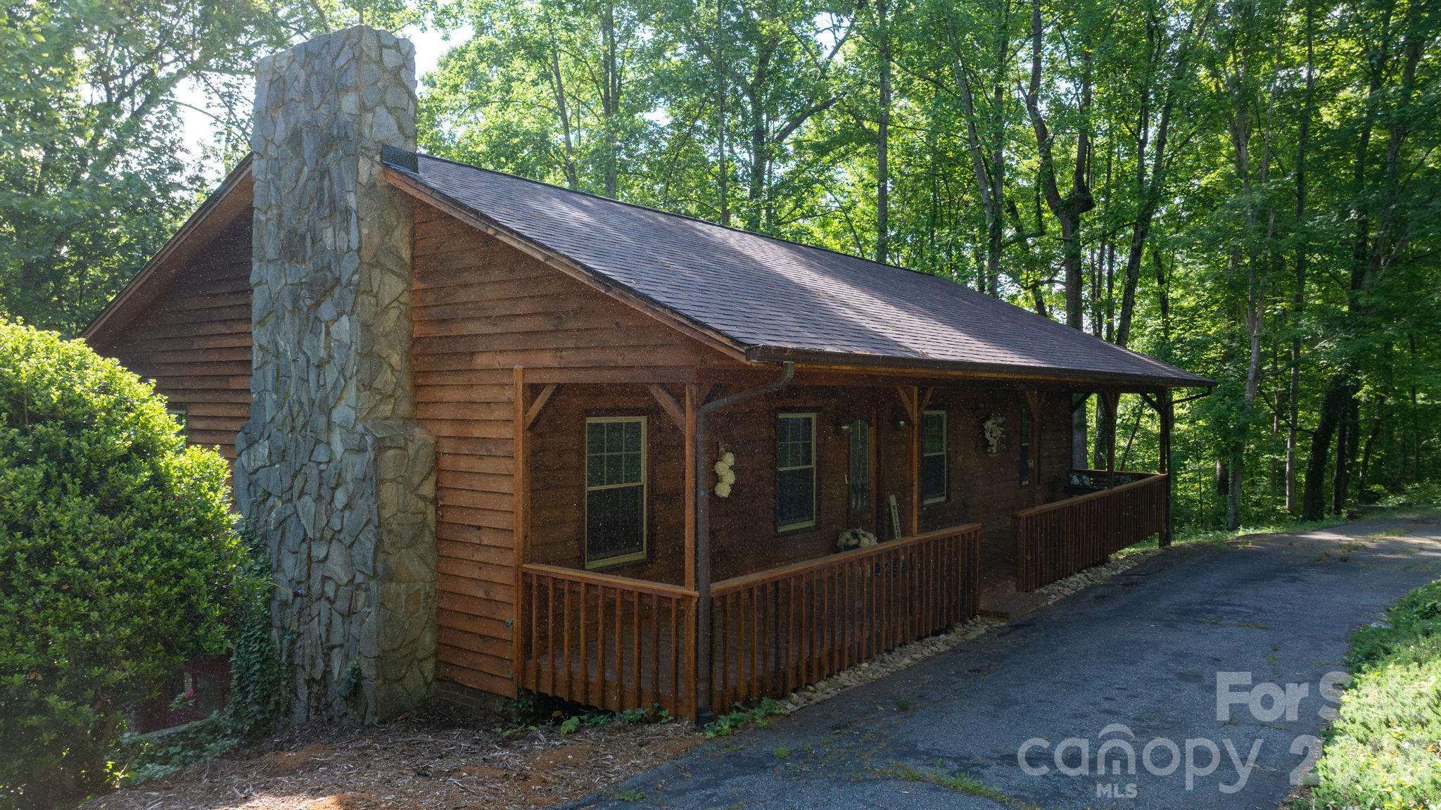 3840 Cherry Grove Drive — Hickory