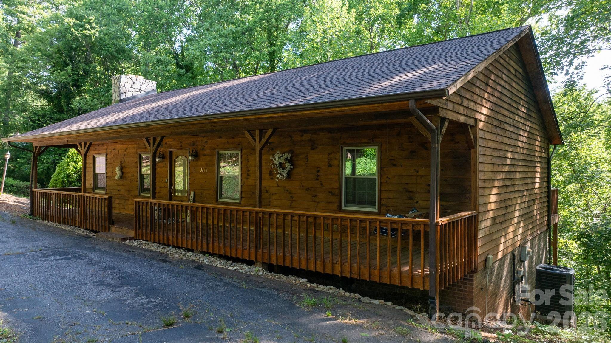 3840 Cherry Grove Drive — Hickory