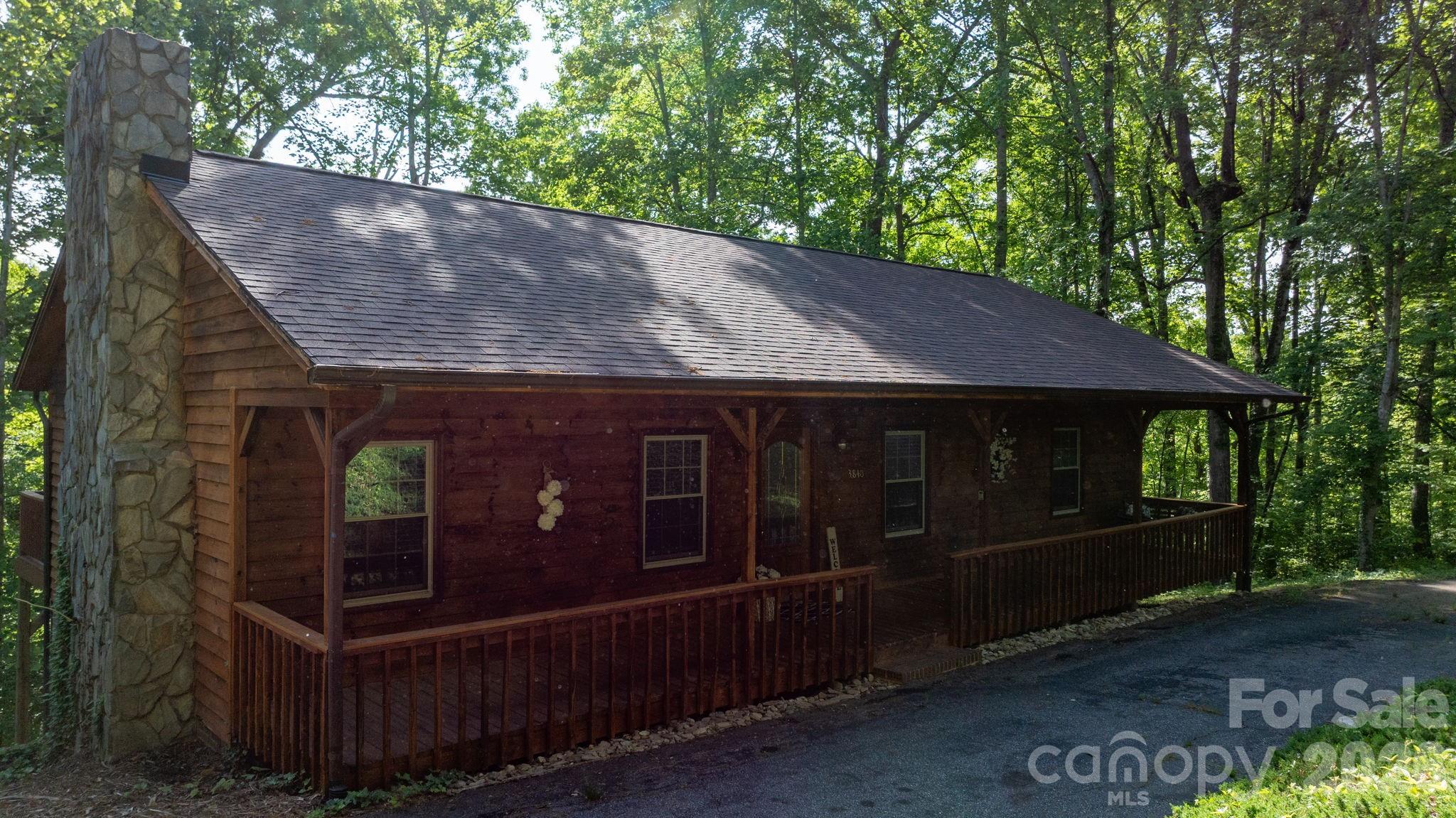 3840 Cherry Grove Drive — Hickory