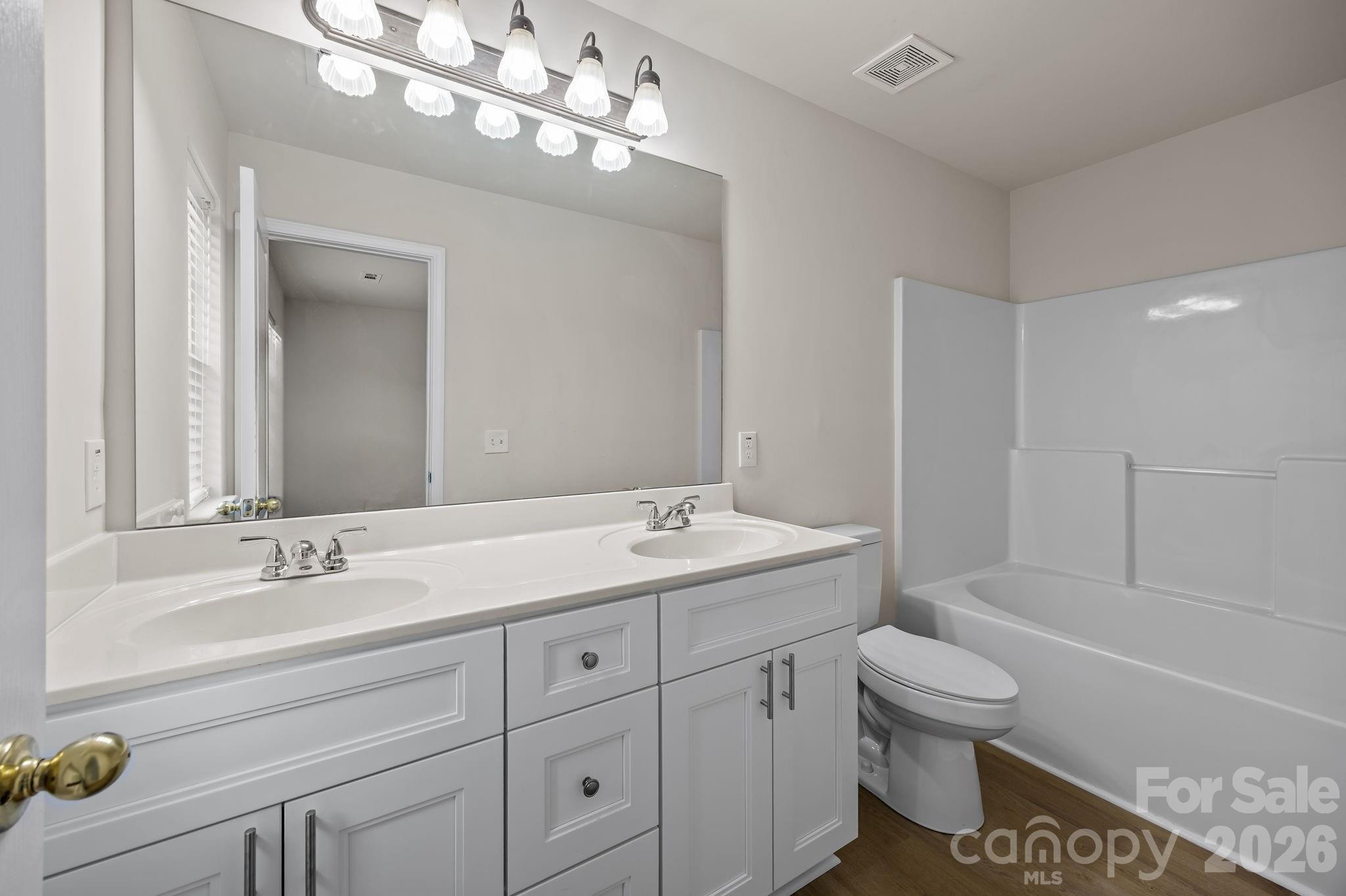2750 Avalon Loop Road — Charlotte