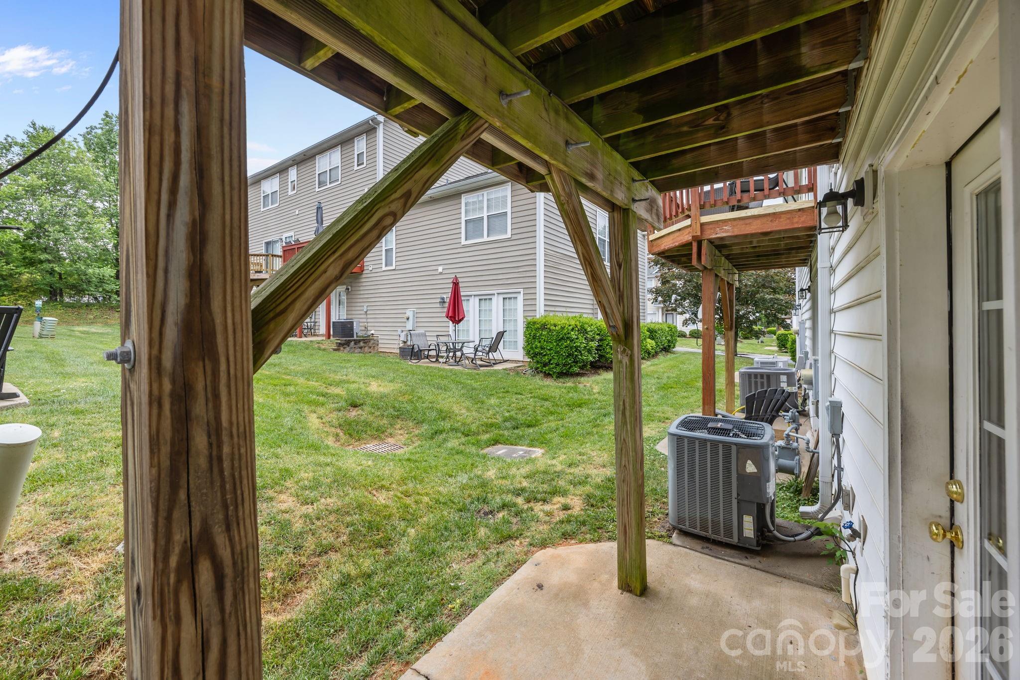 2750 Avalon Loop Road — Charlotte