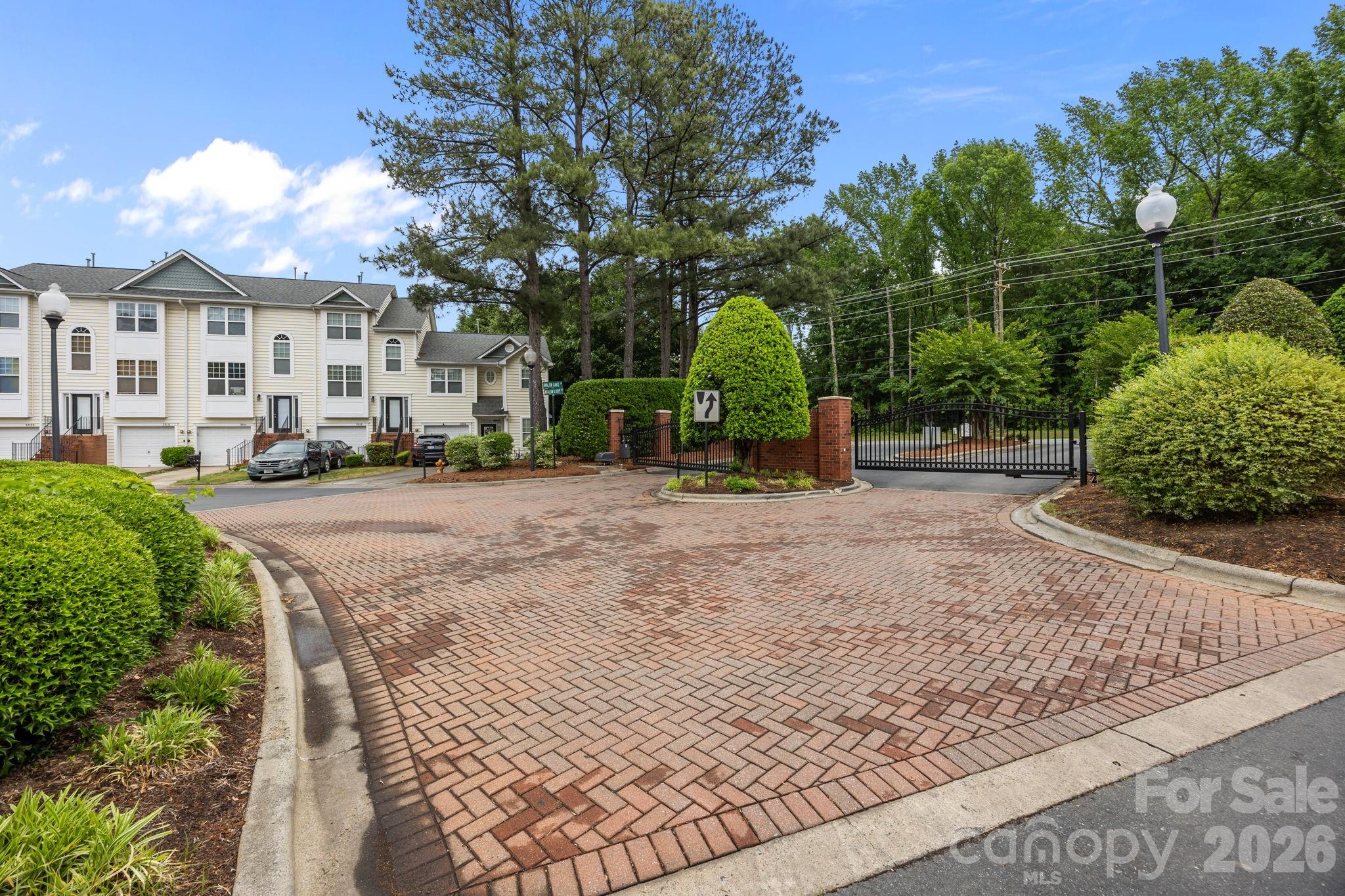 2750 Avalon Loop Road — Charlotte