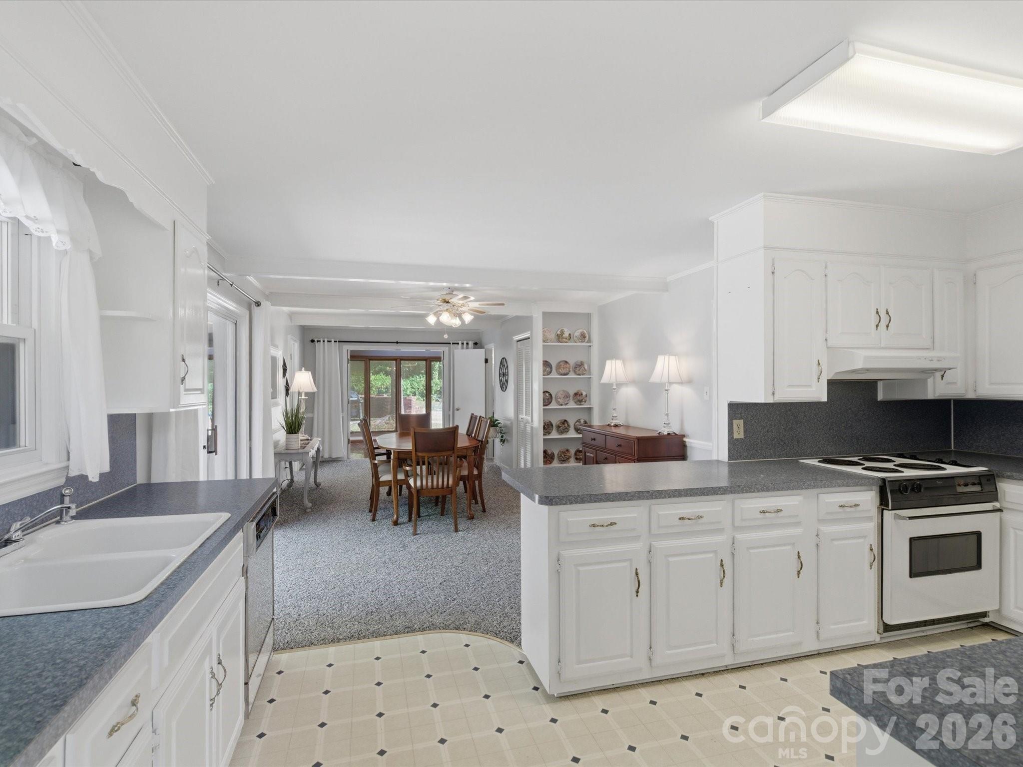 2904 Lyndell Way — Lancaster