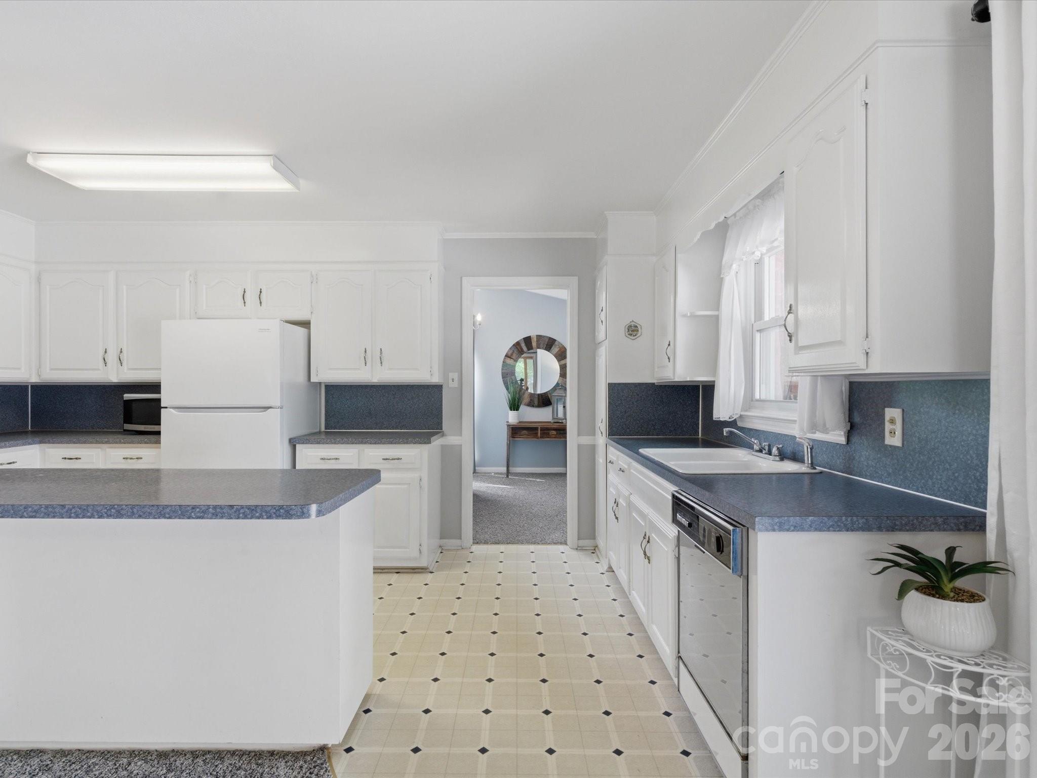 2904 Lyndell Way — Lancaster