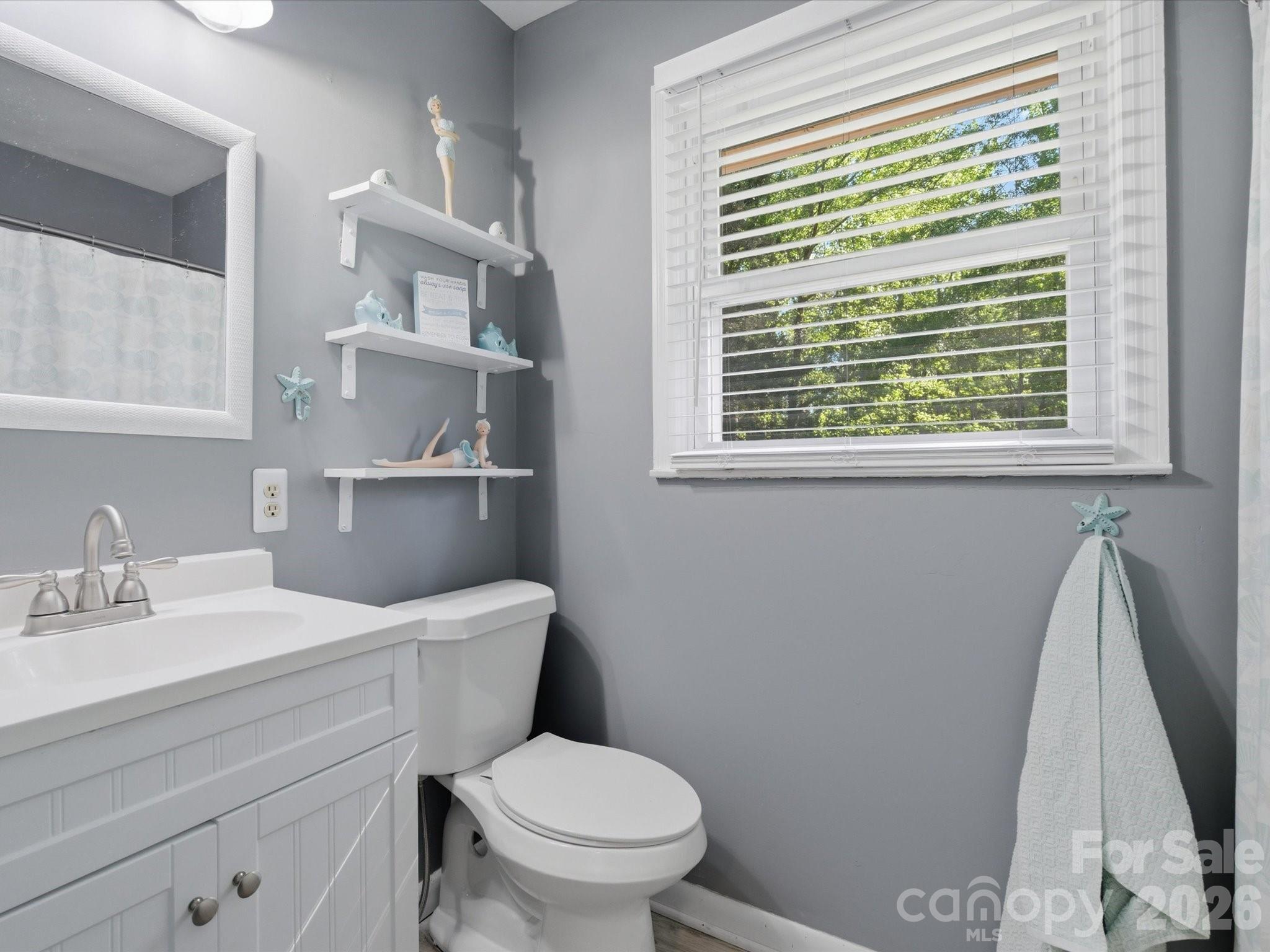 2904 Lyndell Way — Lancaster