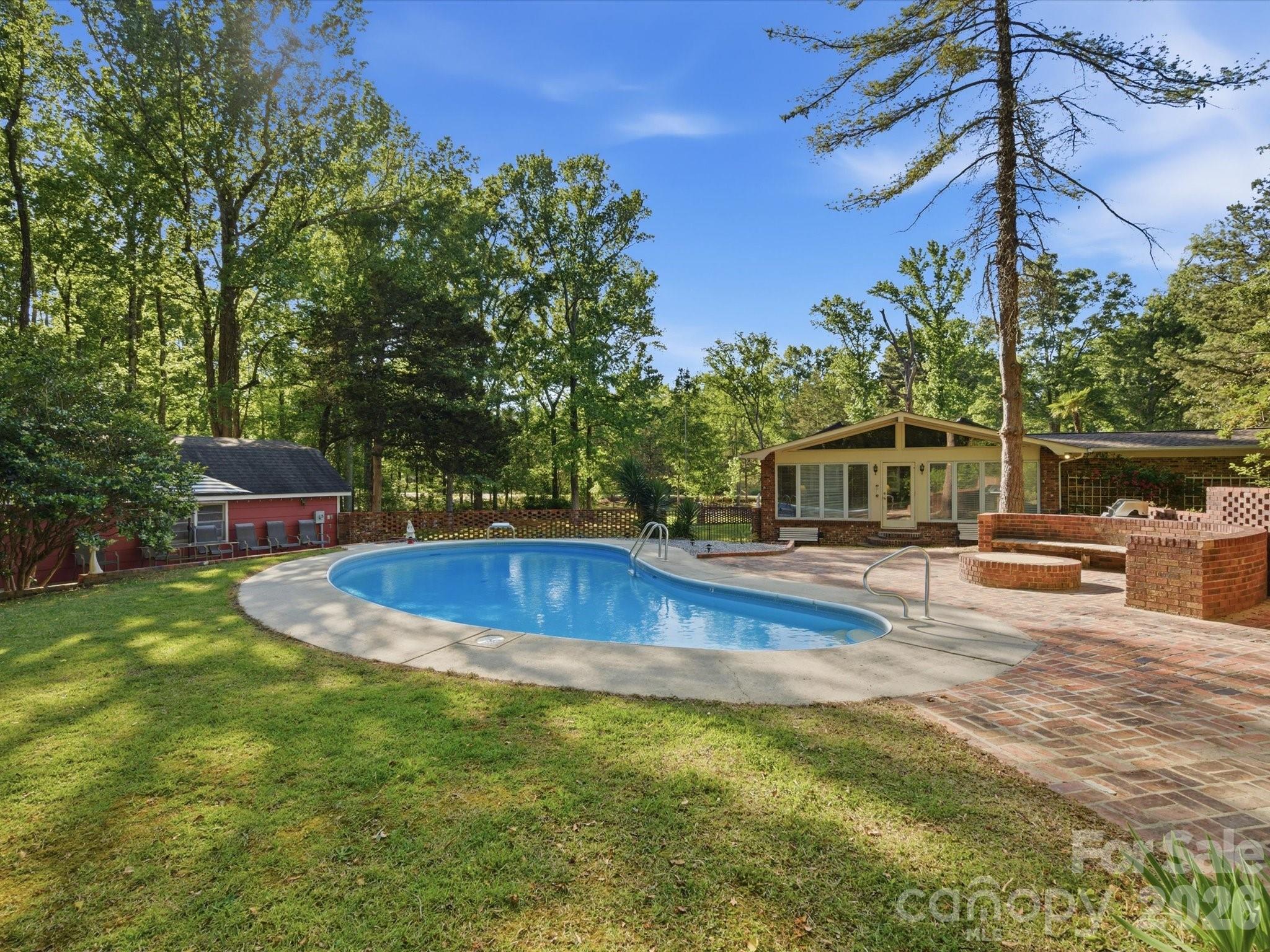 2904 Lyndell Way — Lancaster
