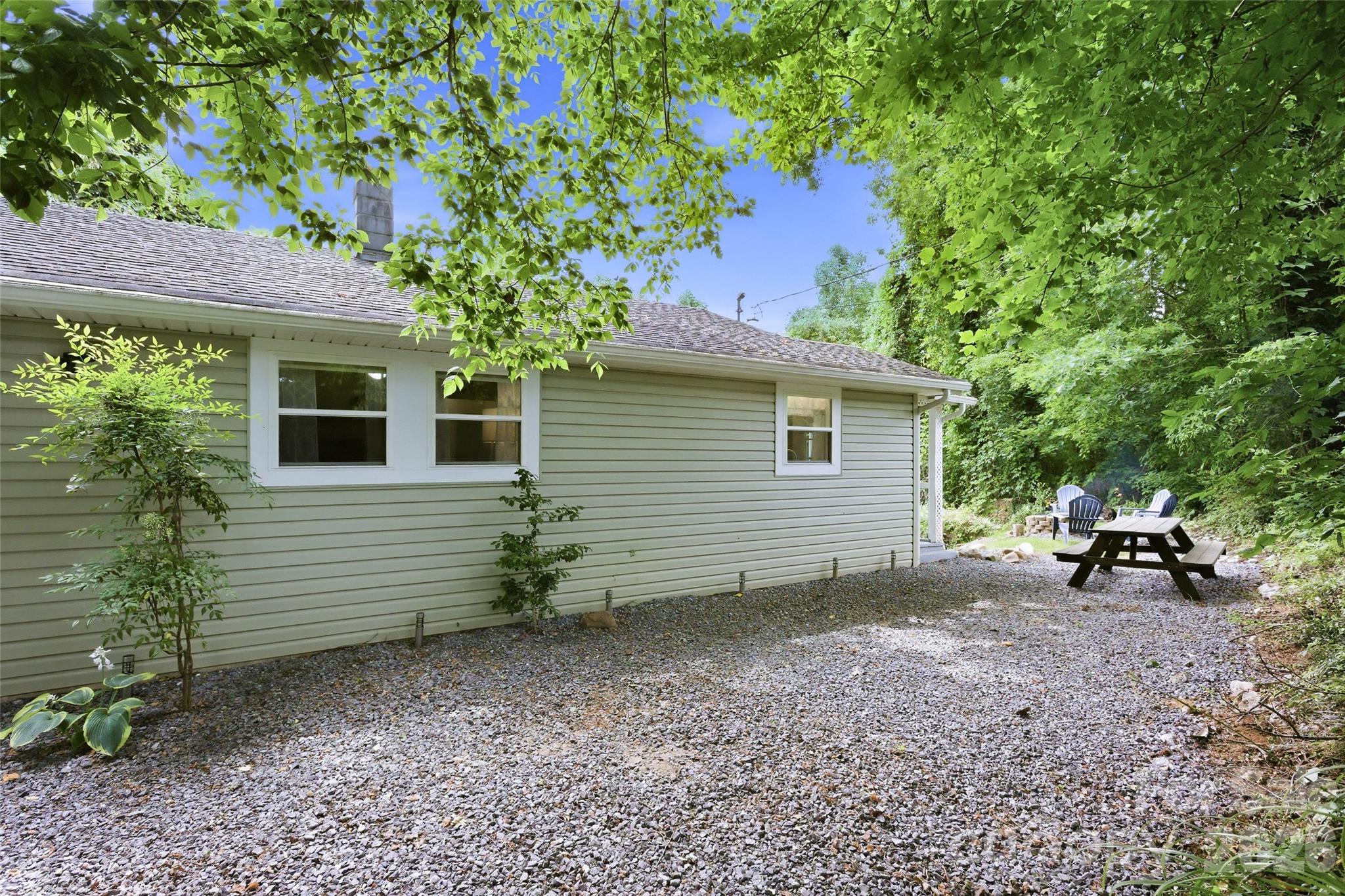 83 E View Street — Marion