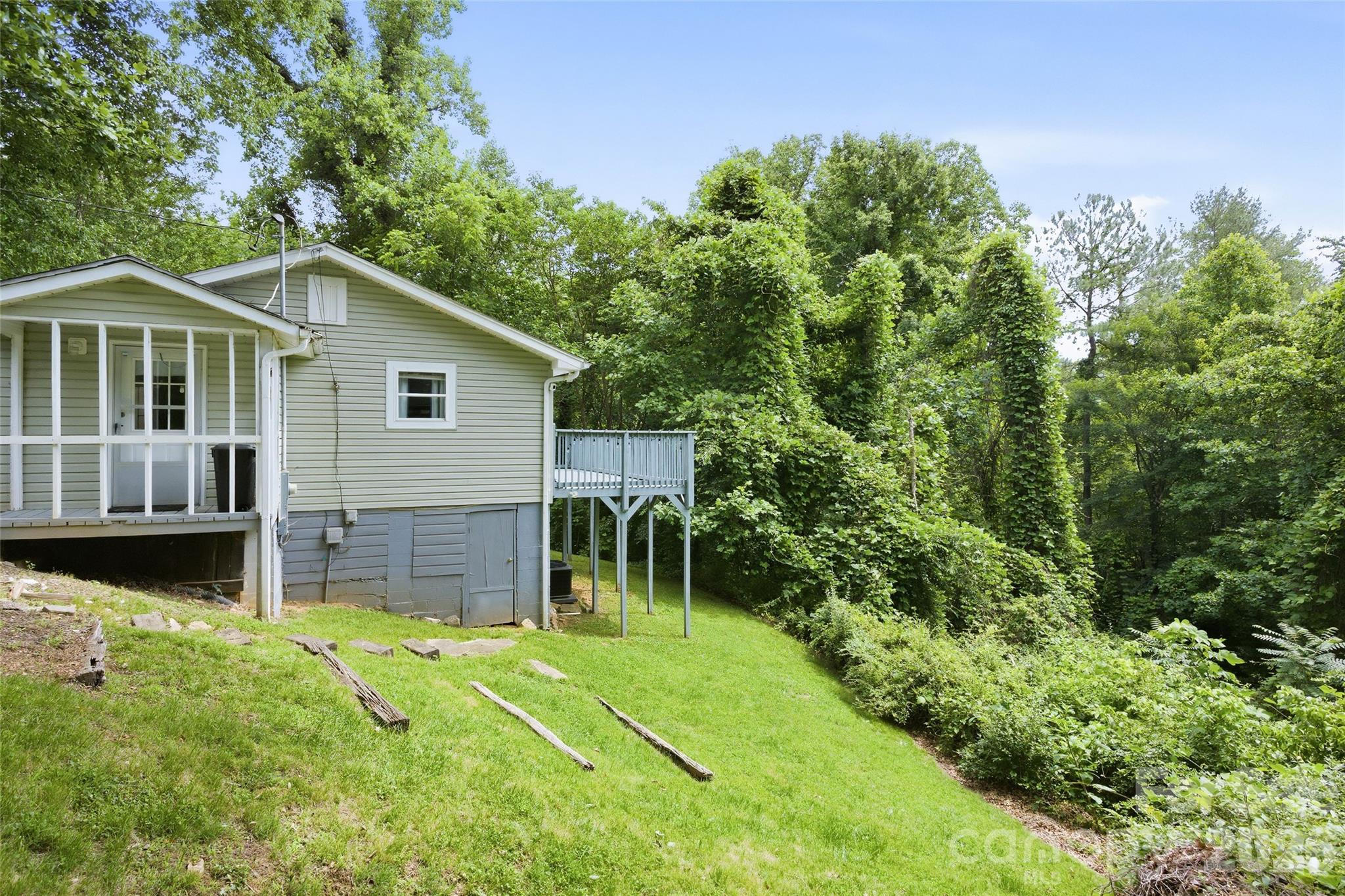 83 E View Street — Marion