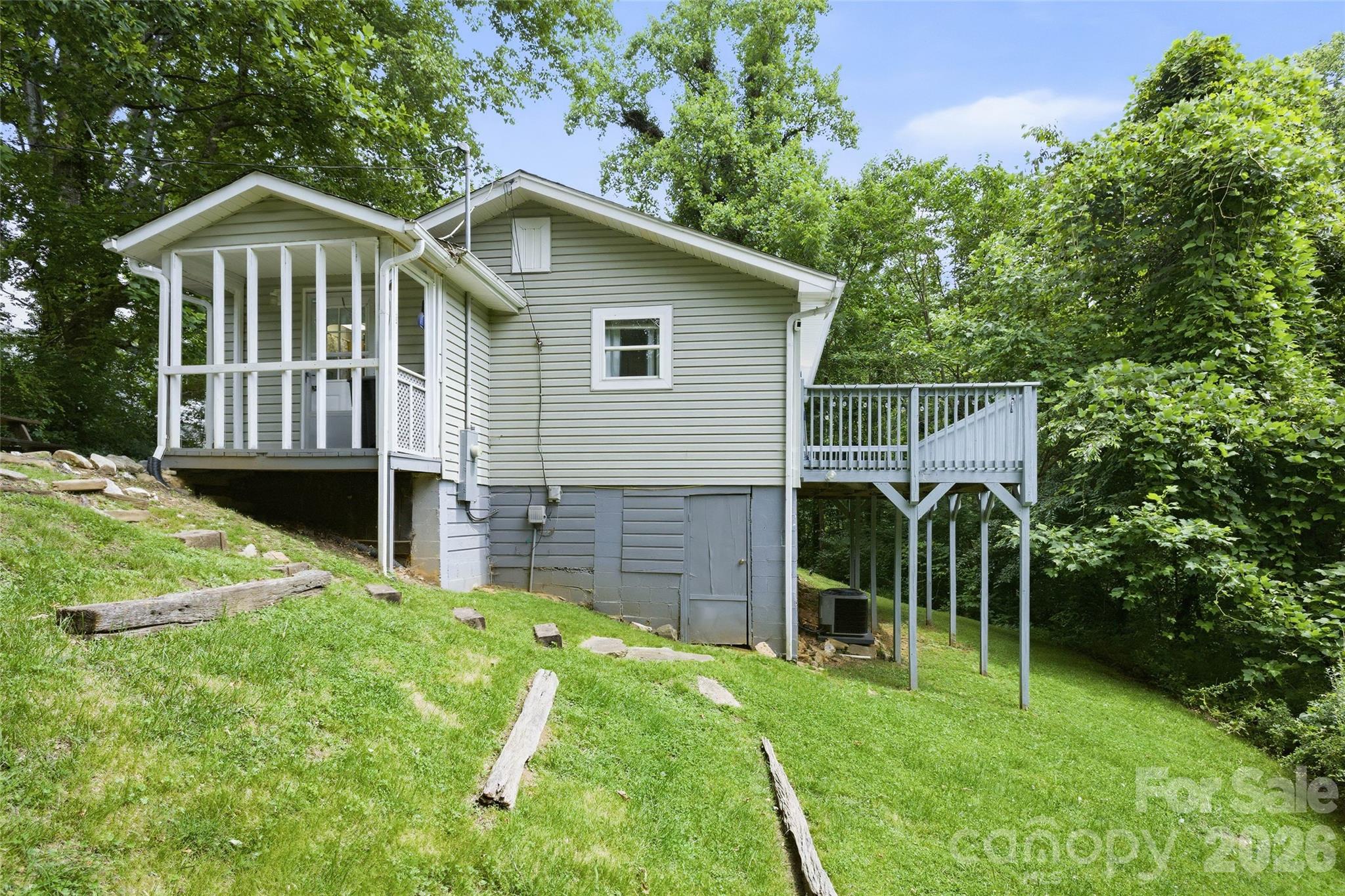 83 E View Street — Marion