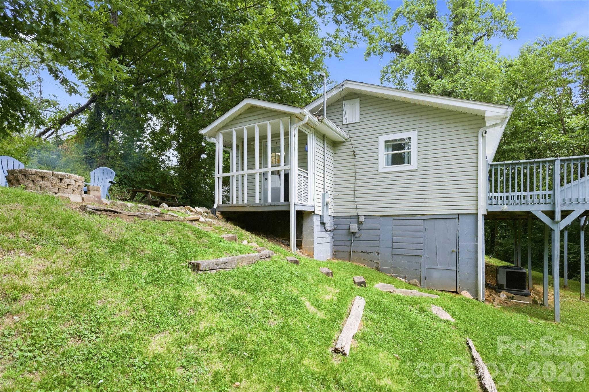 83 E View Street — Marion