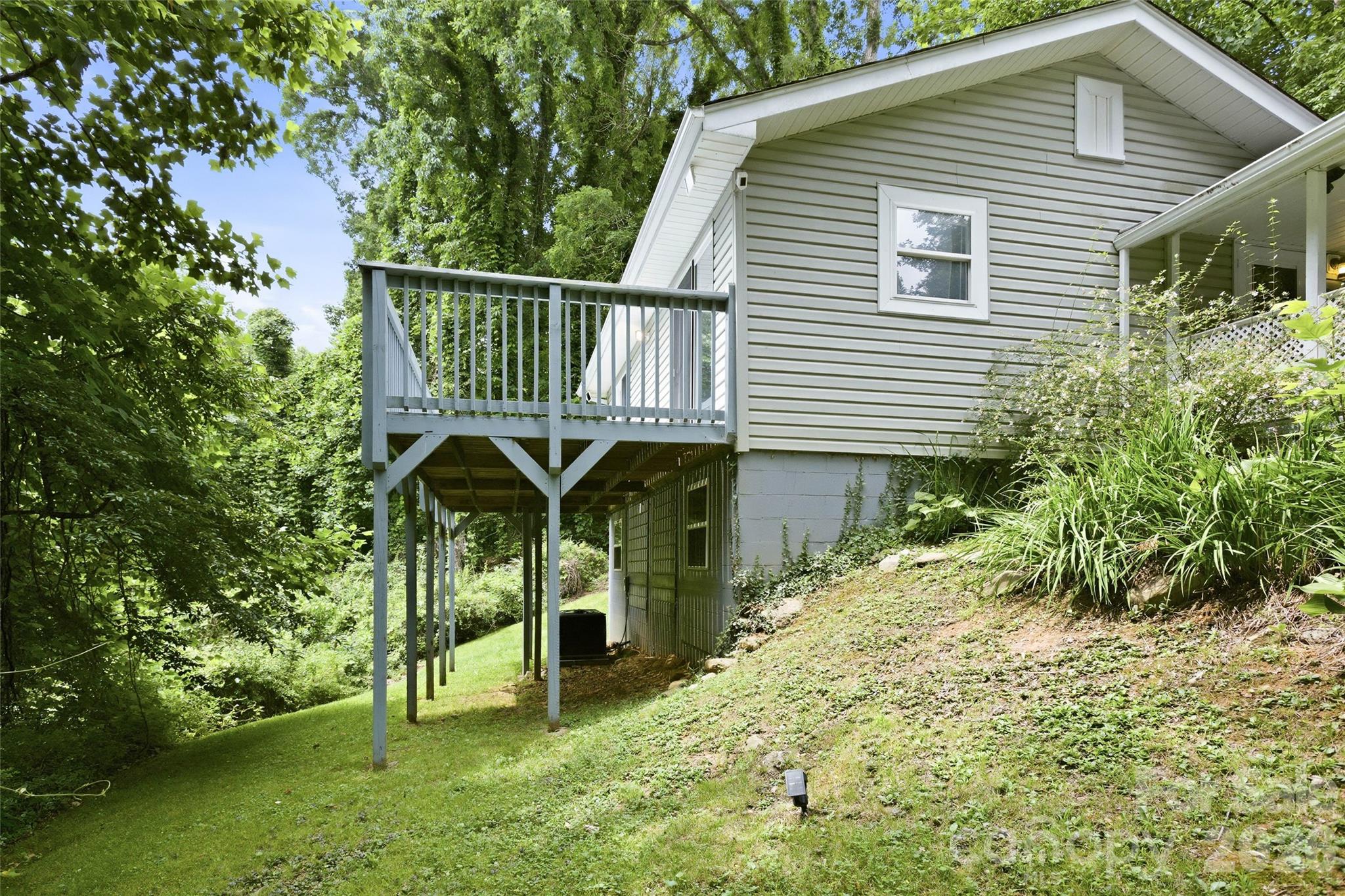 83 E View Street — Marion