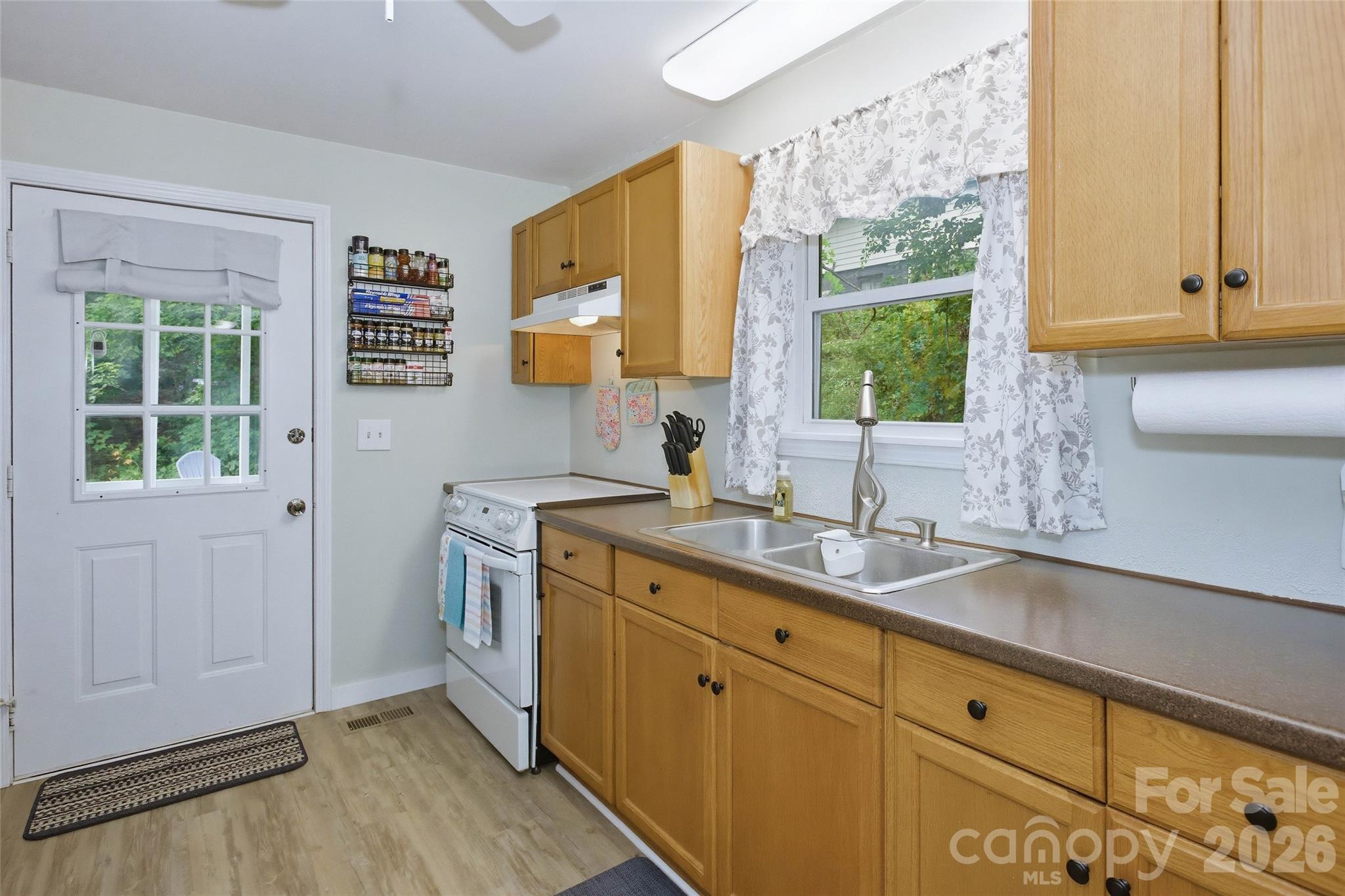 83 E View Street — Marion