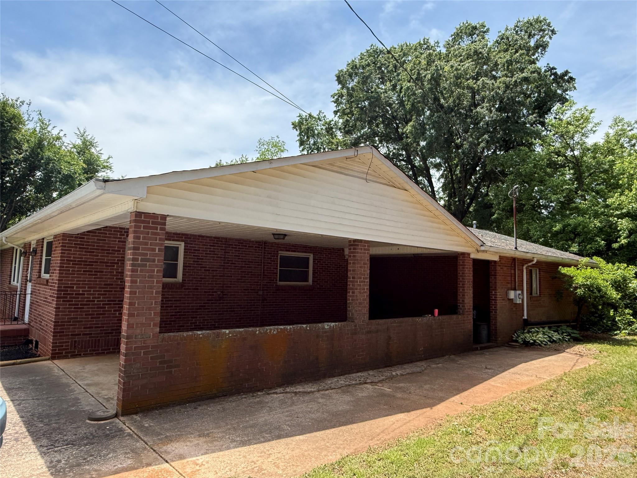 2012 N Deal Avenue — Newton