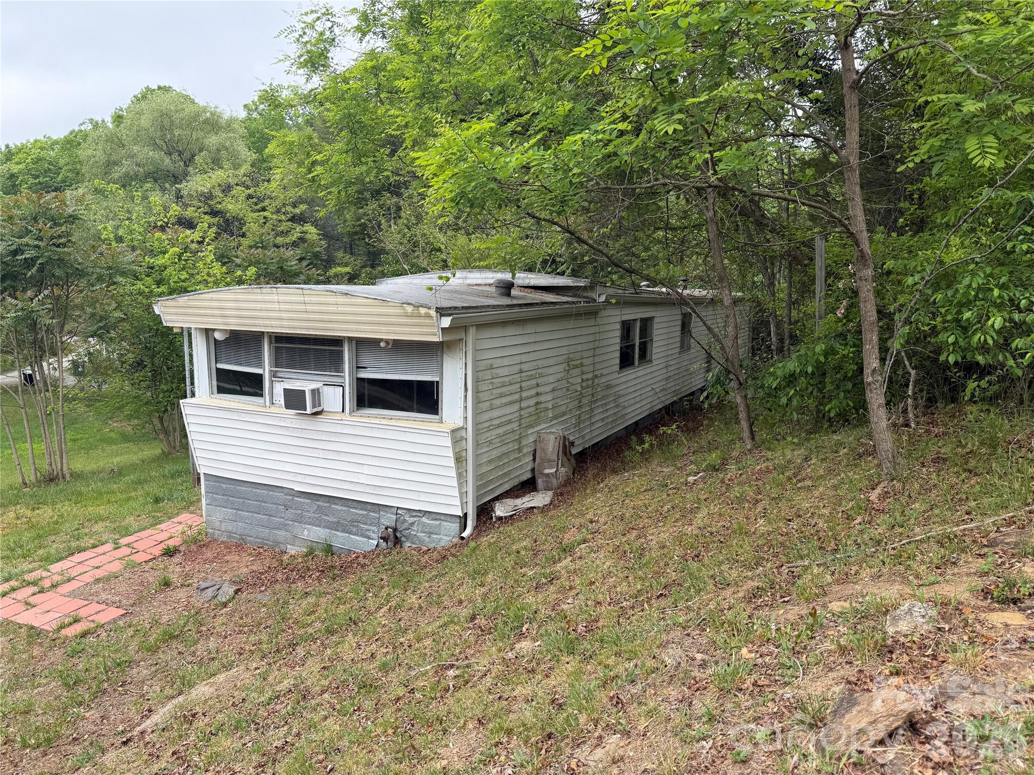 45 Overbrook Drive — Saluda