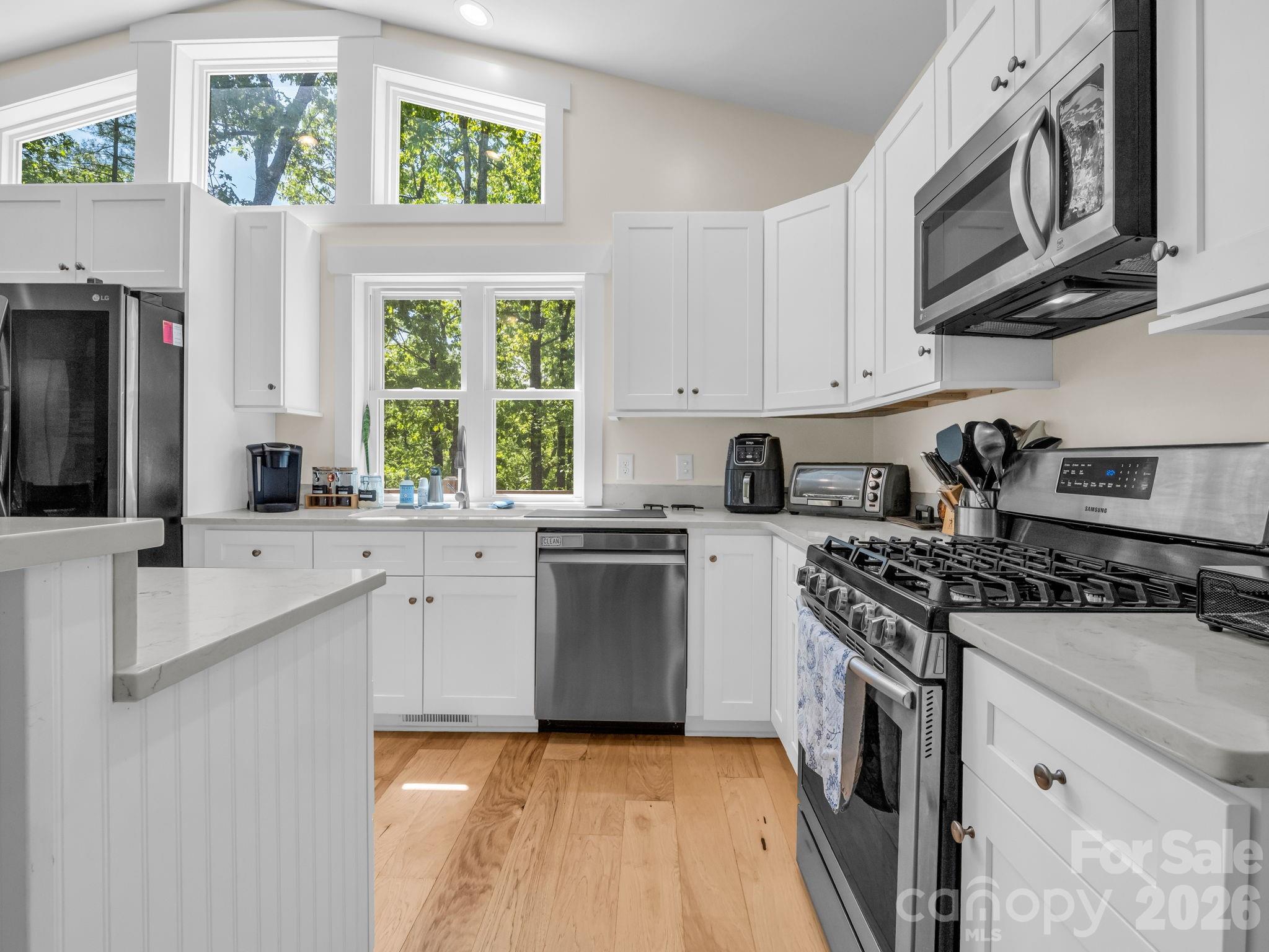 565 Pinewood Knoll Drive — Hendersonville