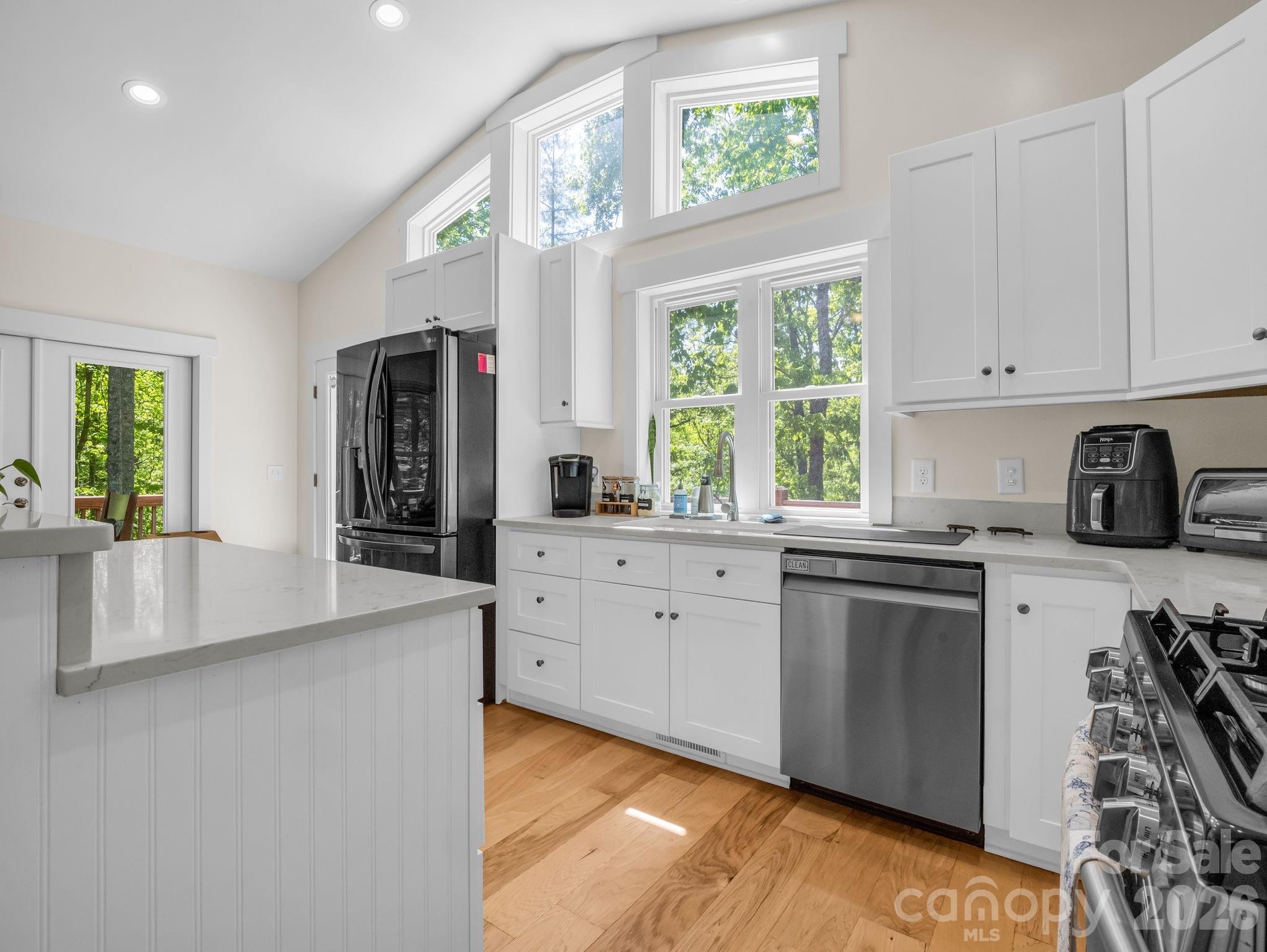 565 Pinewood Knoll Drive — Hendersonville