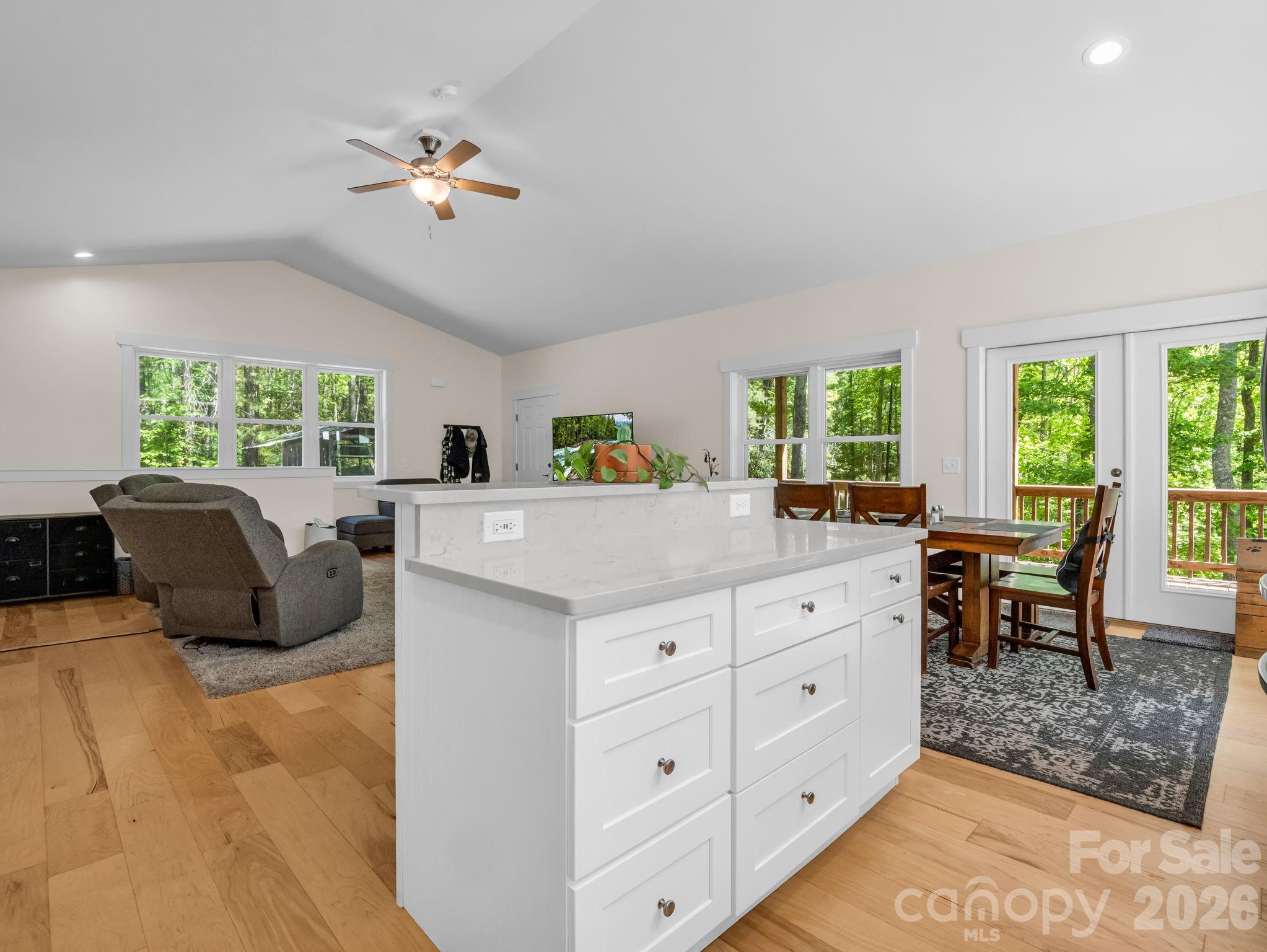 565 Pinewood Knoll Drive — Hendersonville