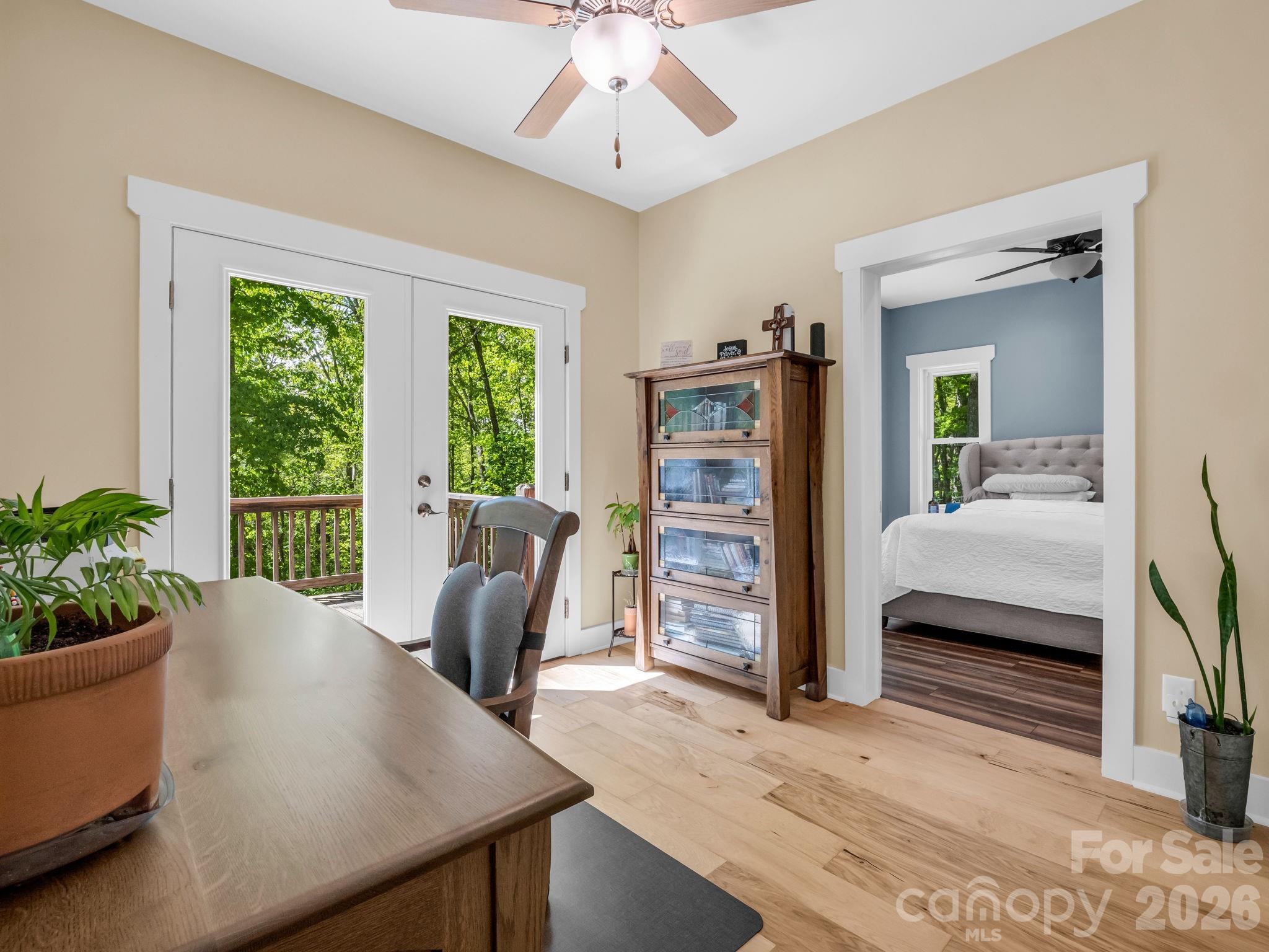 565 Pinewood Knoll Drive — Hendersonville