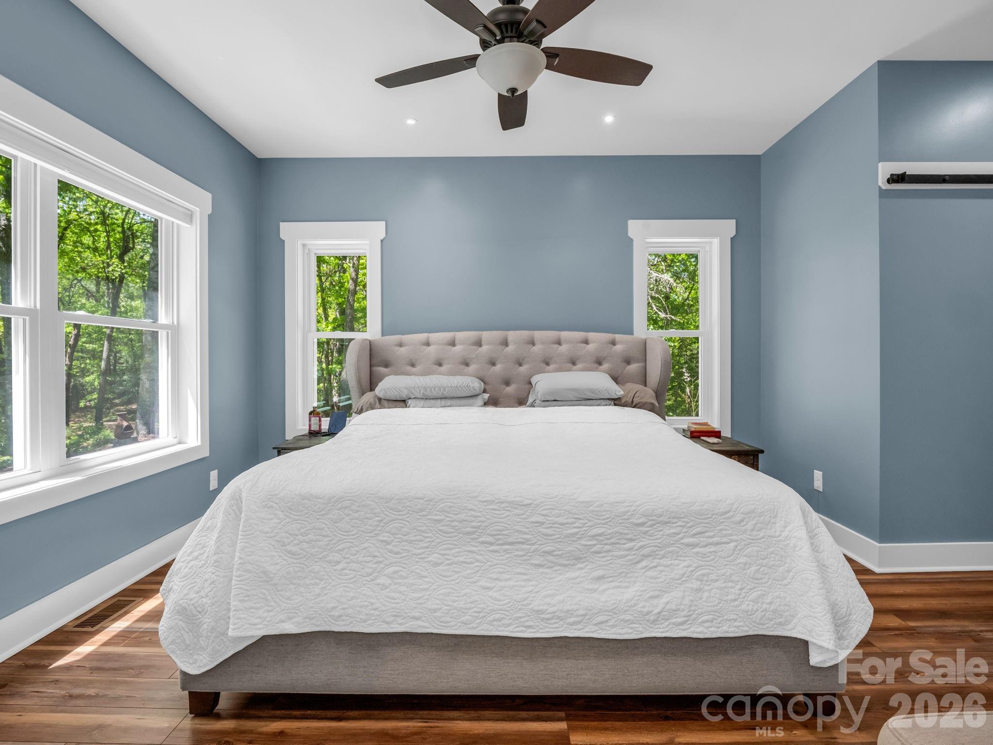 565 Pinewood Knoll Drive — Hendersonville