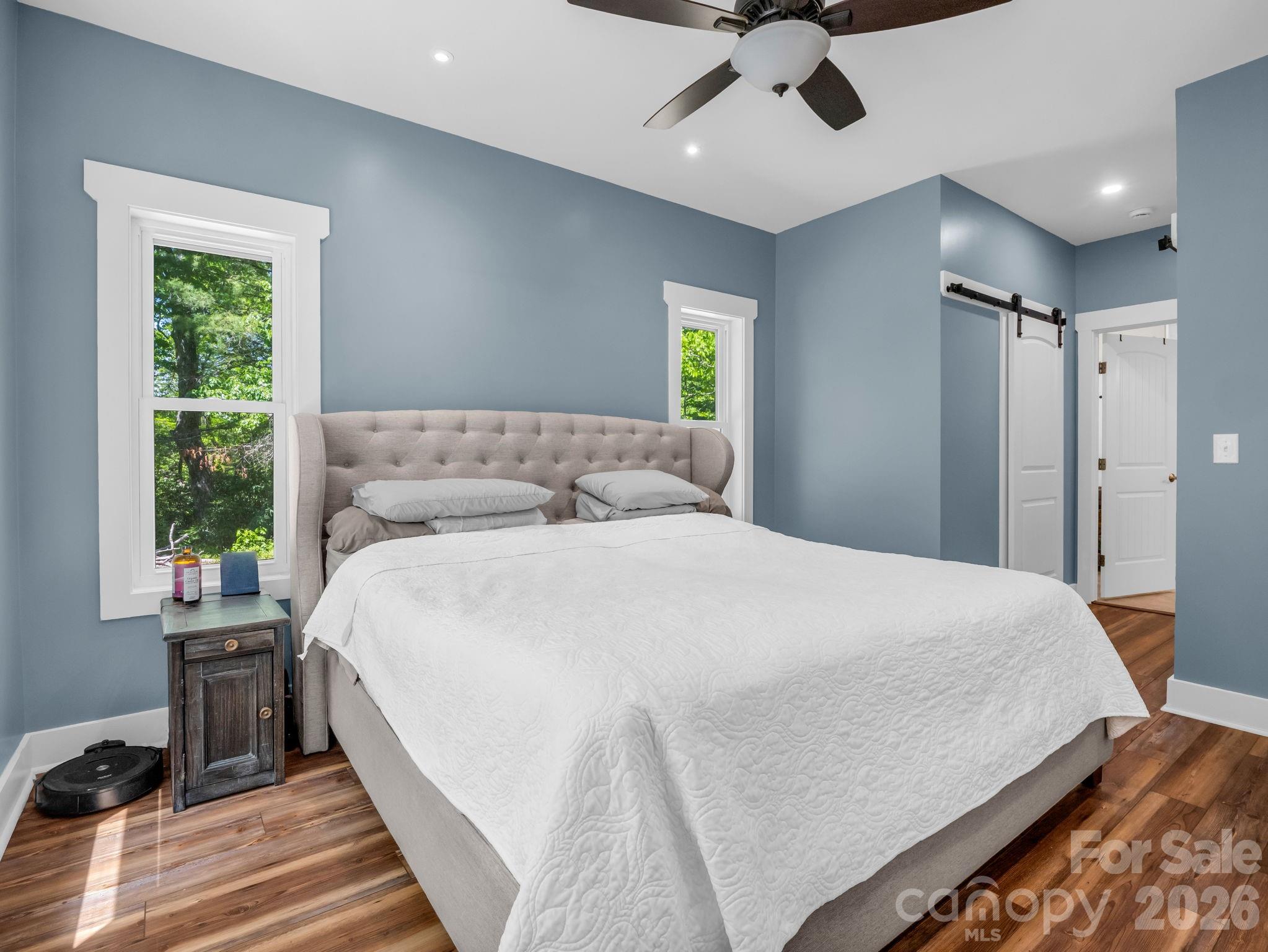 565 Pinewood Knoll Drive — Hendersonville