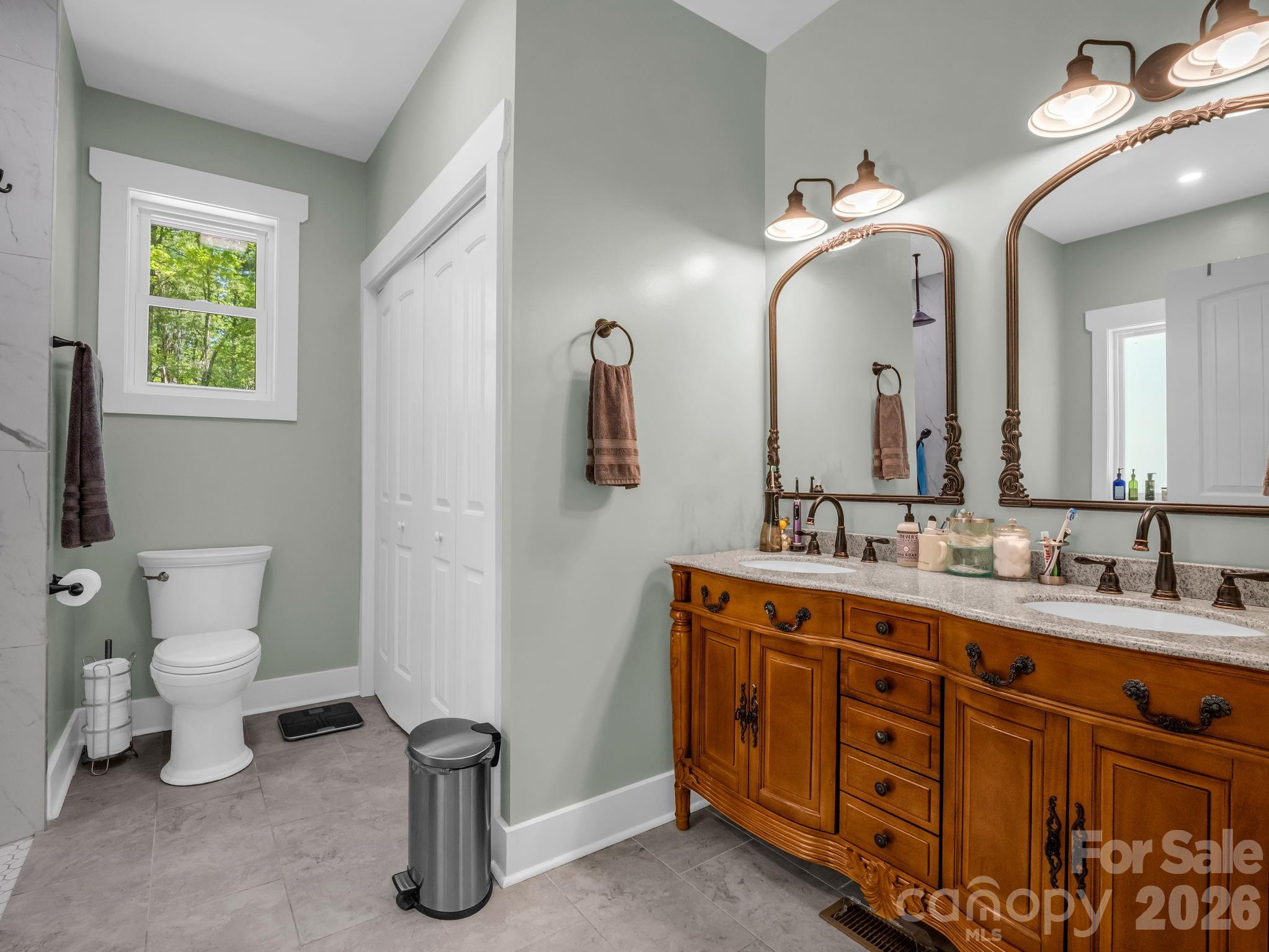 565 Pinewood Knoll Drive — Hendersonville