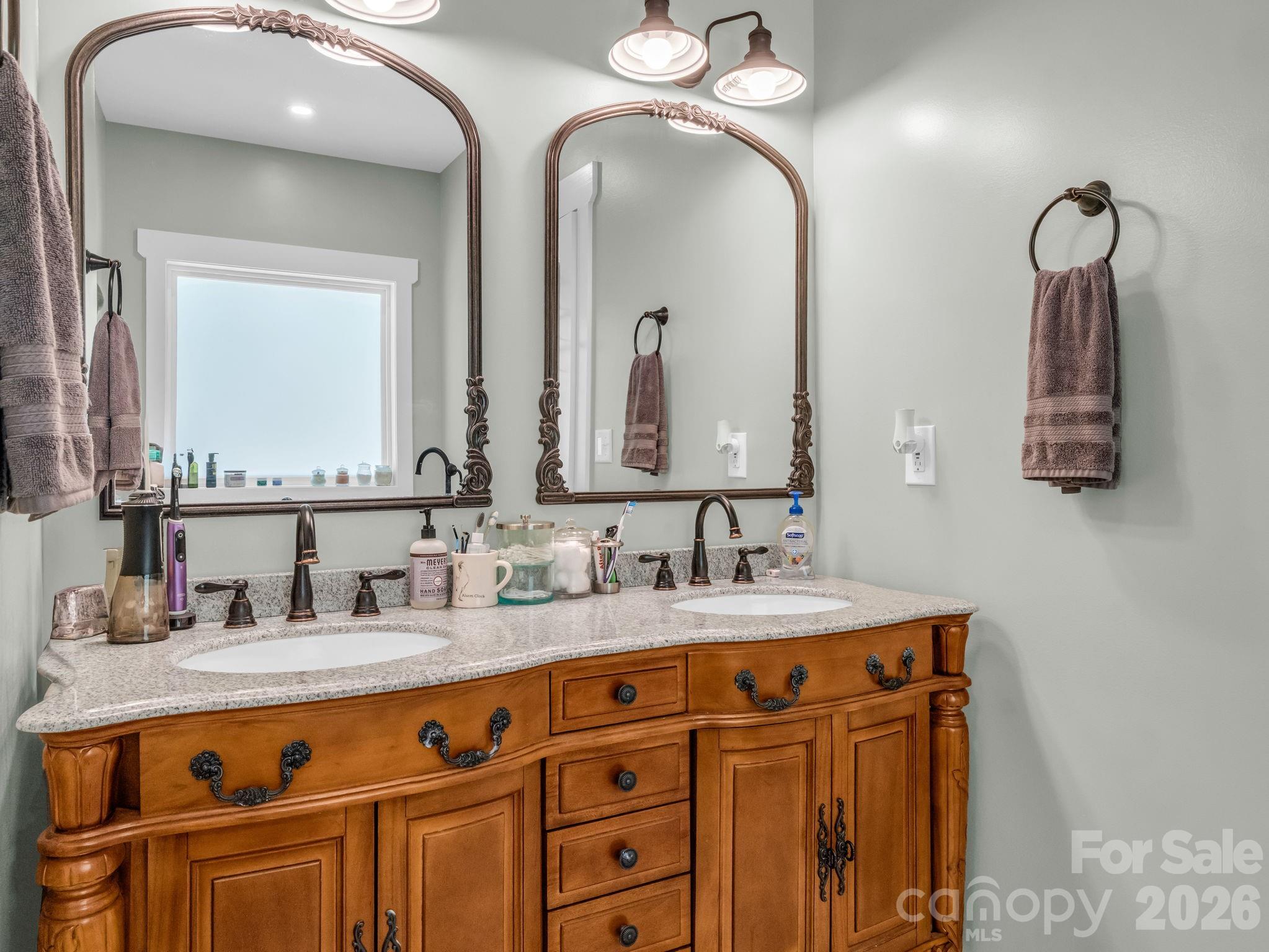 565 Pinewood Knoll Drive — Hendersonville