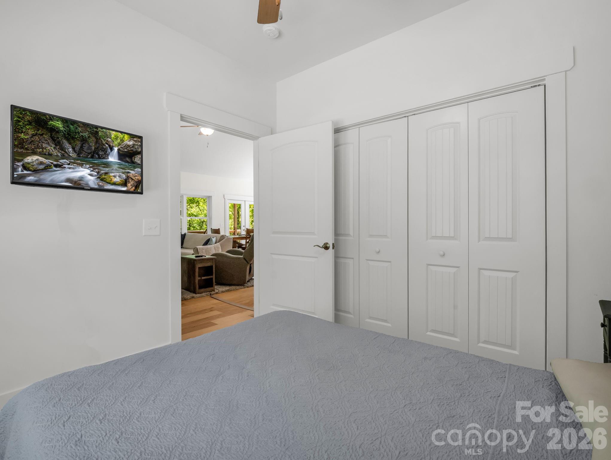 565 Pinewood Knoll Drive — Hendersonville