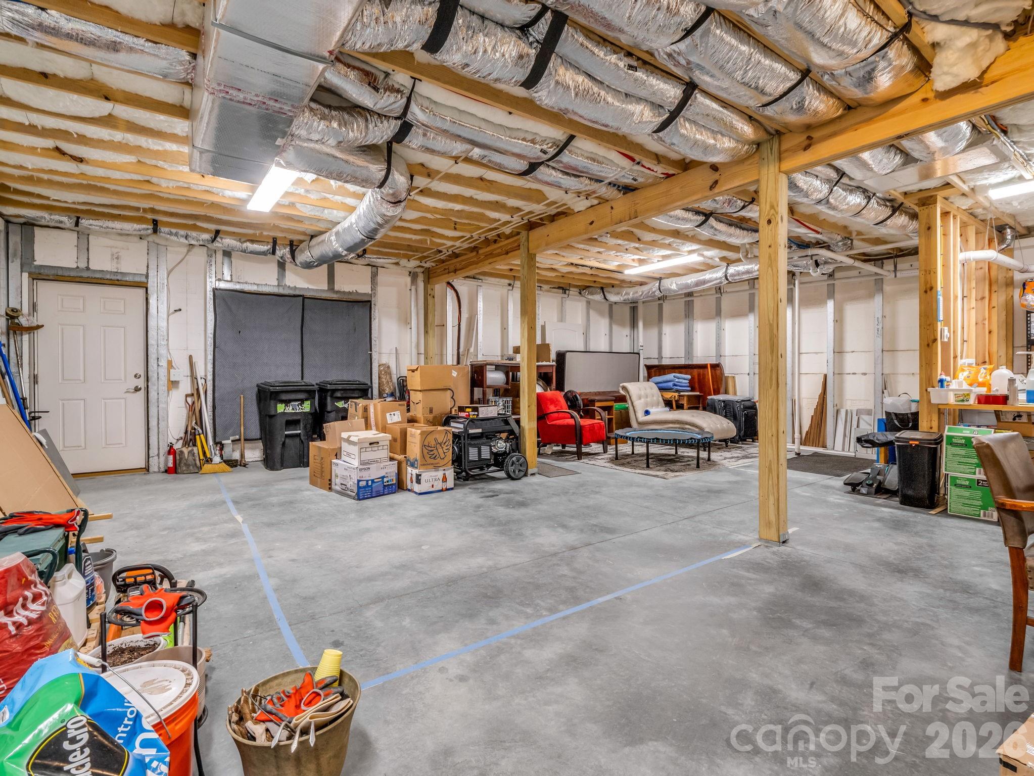565 Pinewood Knoll Drive — Hendersonville
