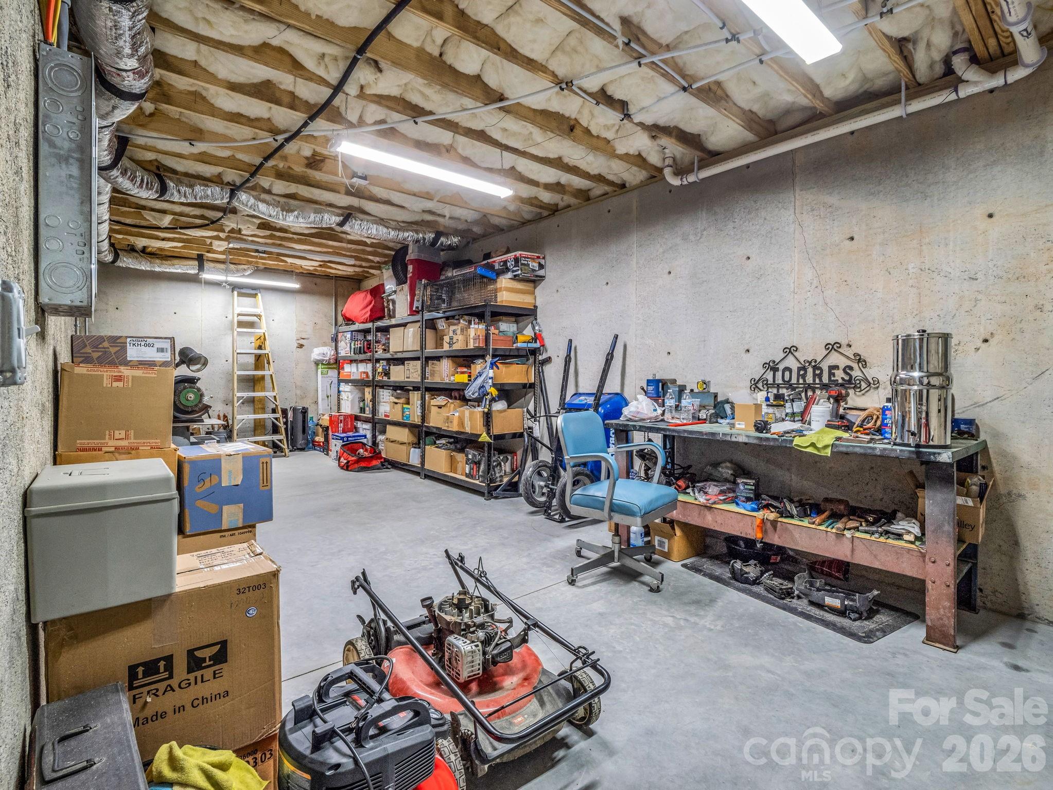 565 Pinewood Knoll Drive — Hendersonville