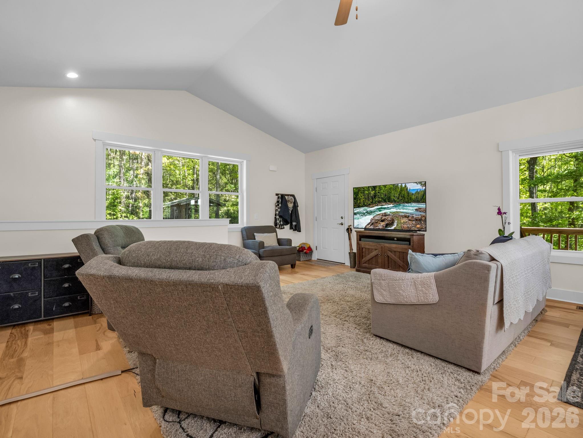 565 Pinewood Knoll Drive — Hendersonville