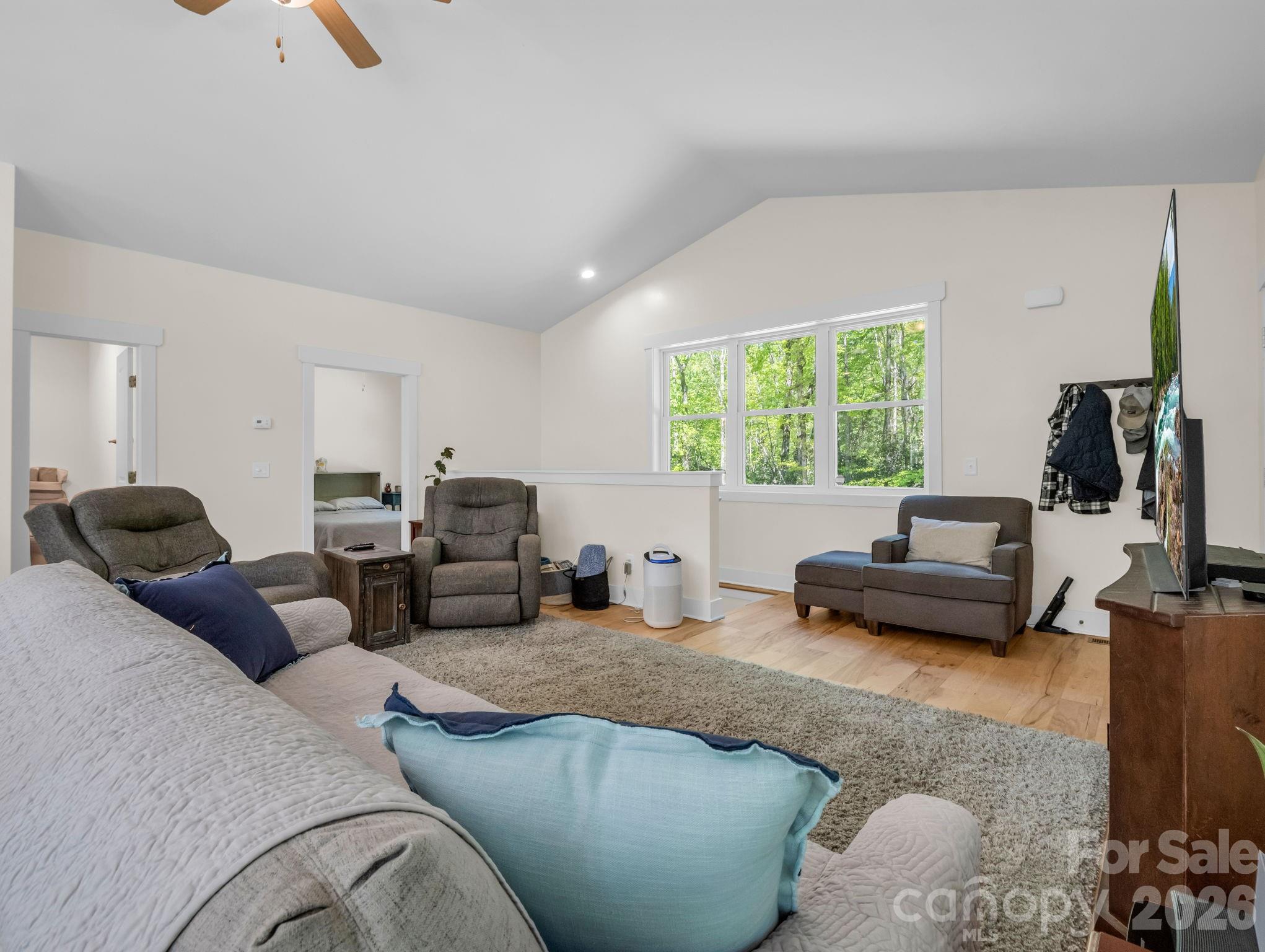 565 Pinewood Knoll Drive — Hendersonville
