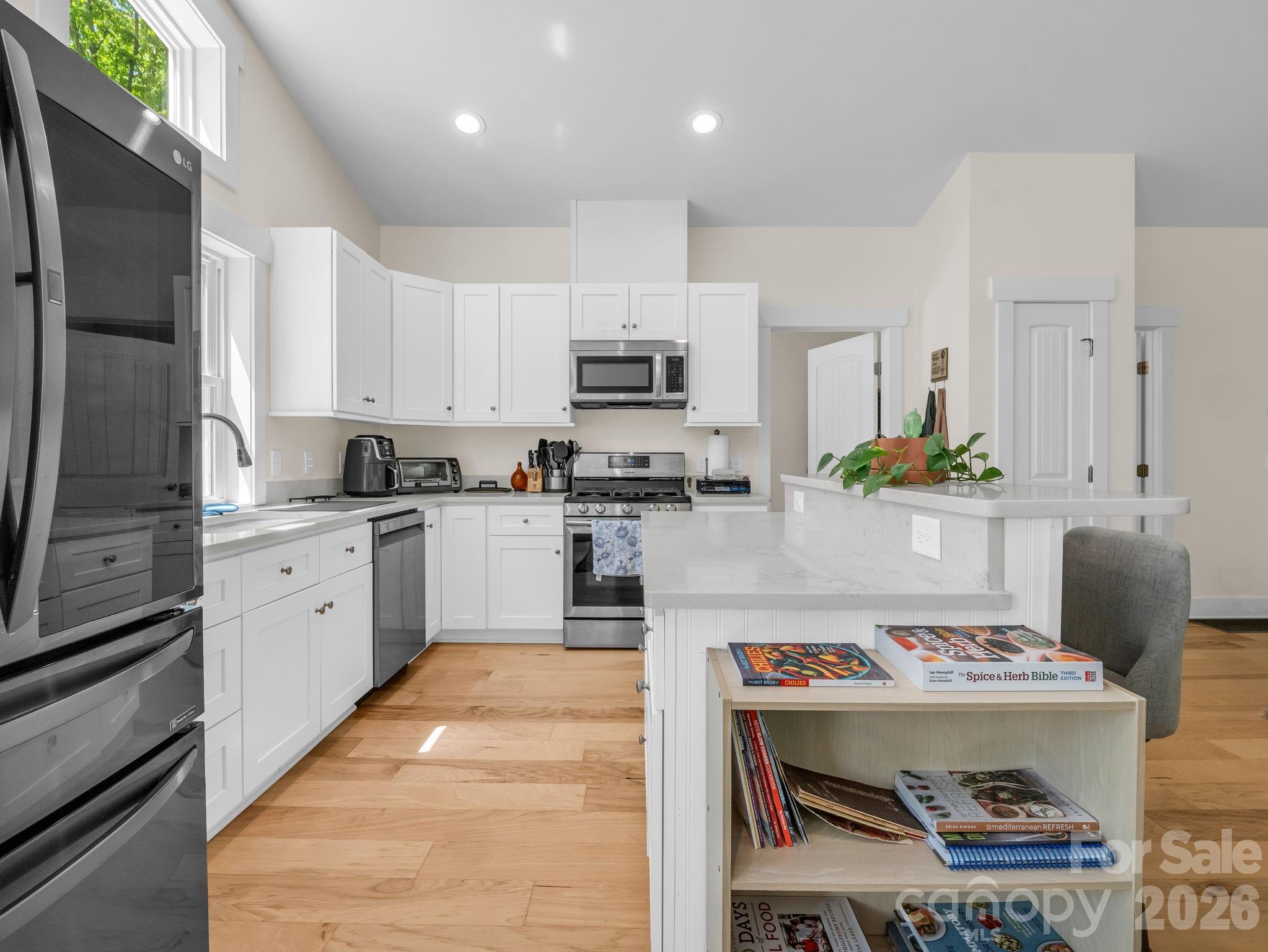 565 Pinewood Knoll Drive — Hendersonville