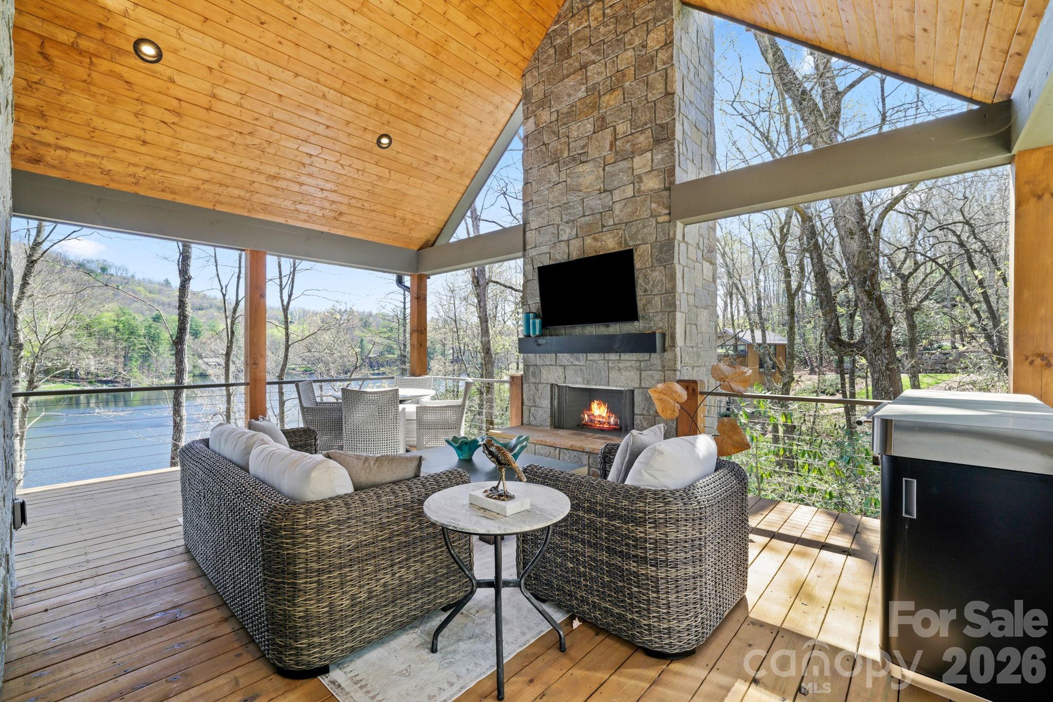 95 Cardinal Trace — Lake Toxaway