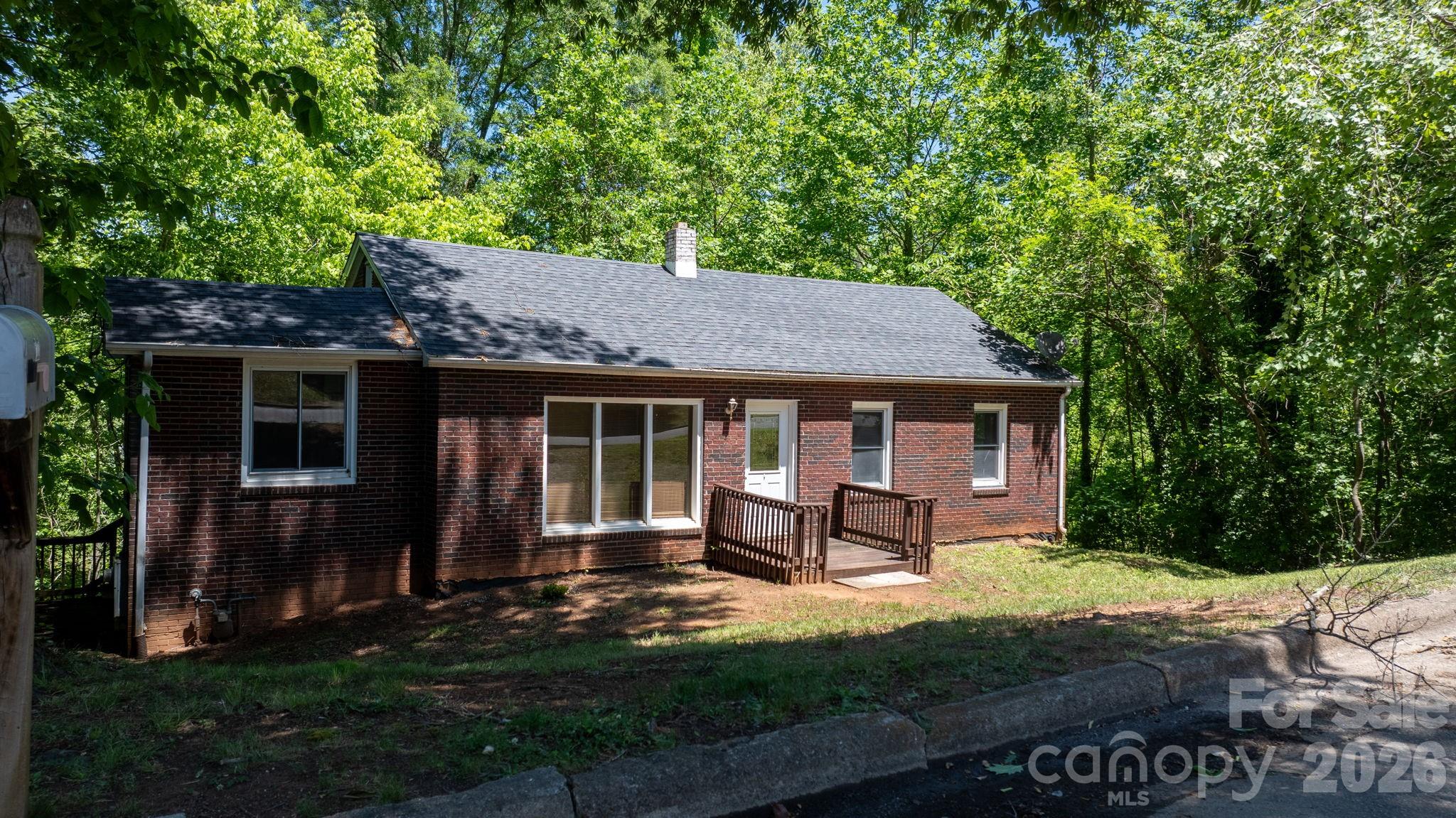 722 E F Street — Newton