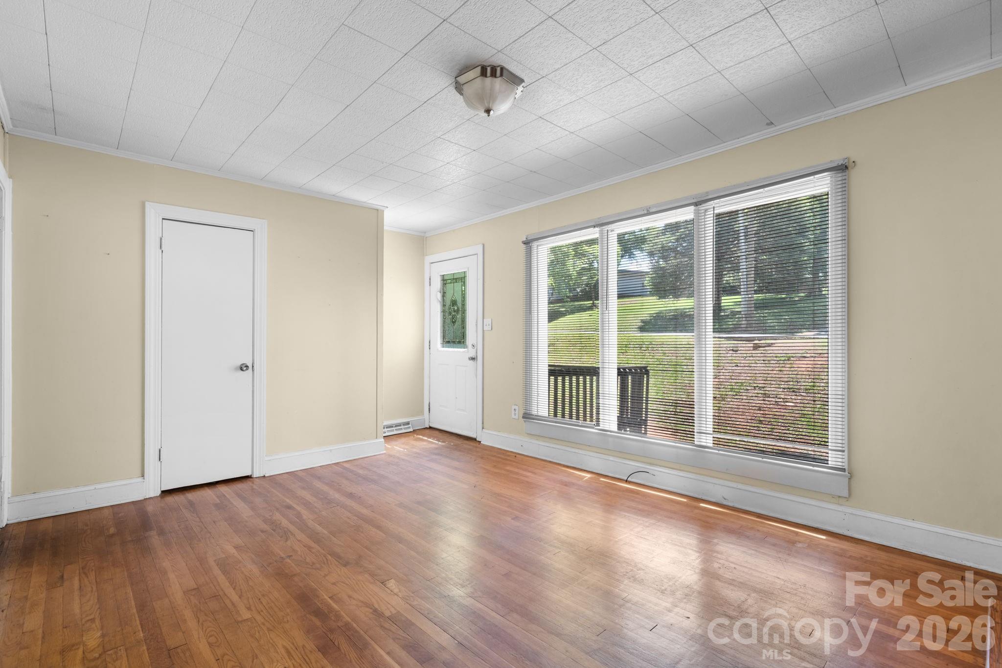 722 E F Street — Newton