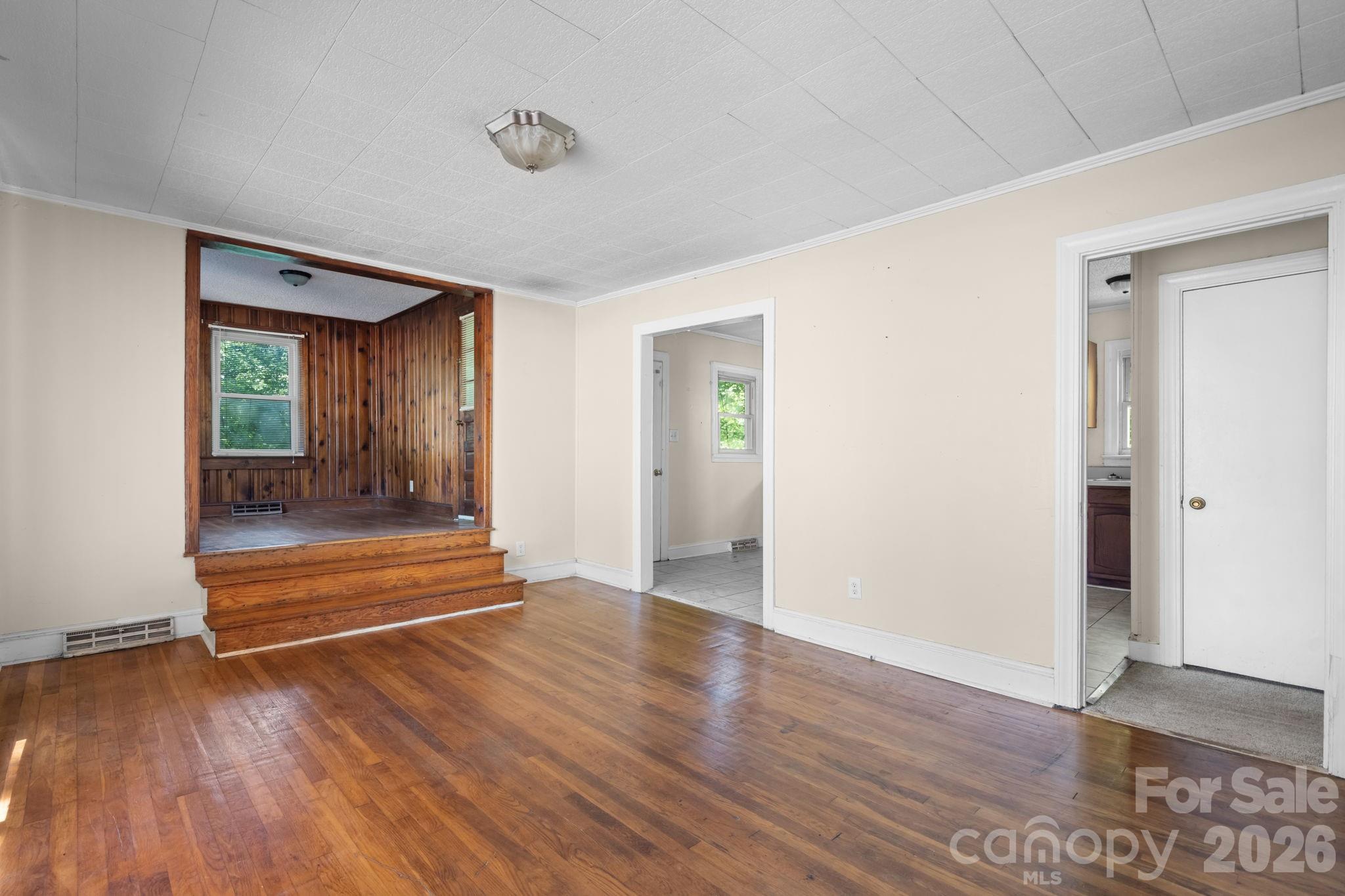 722 E F Street — Newton