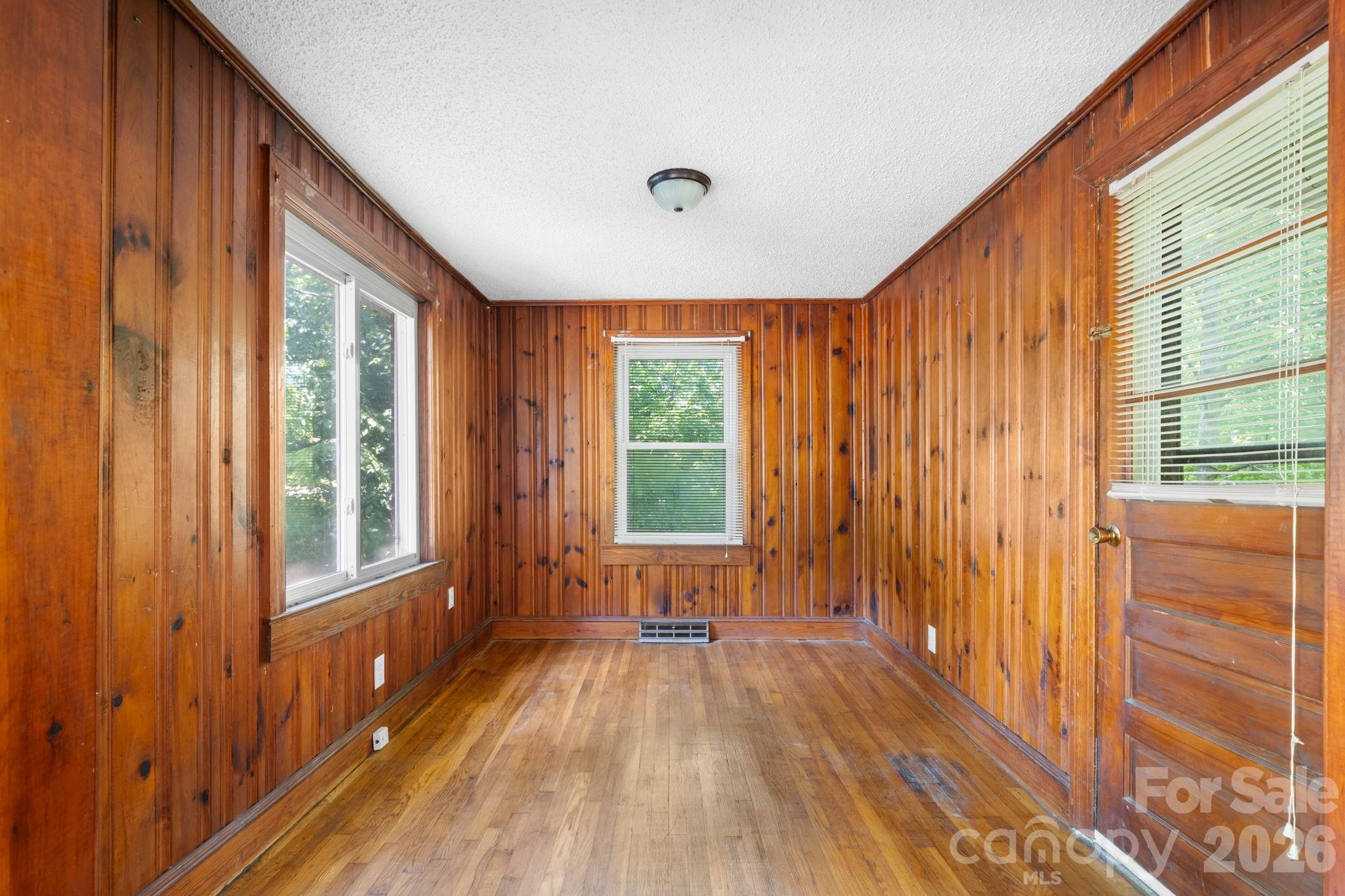 722 E F Street — Newton