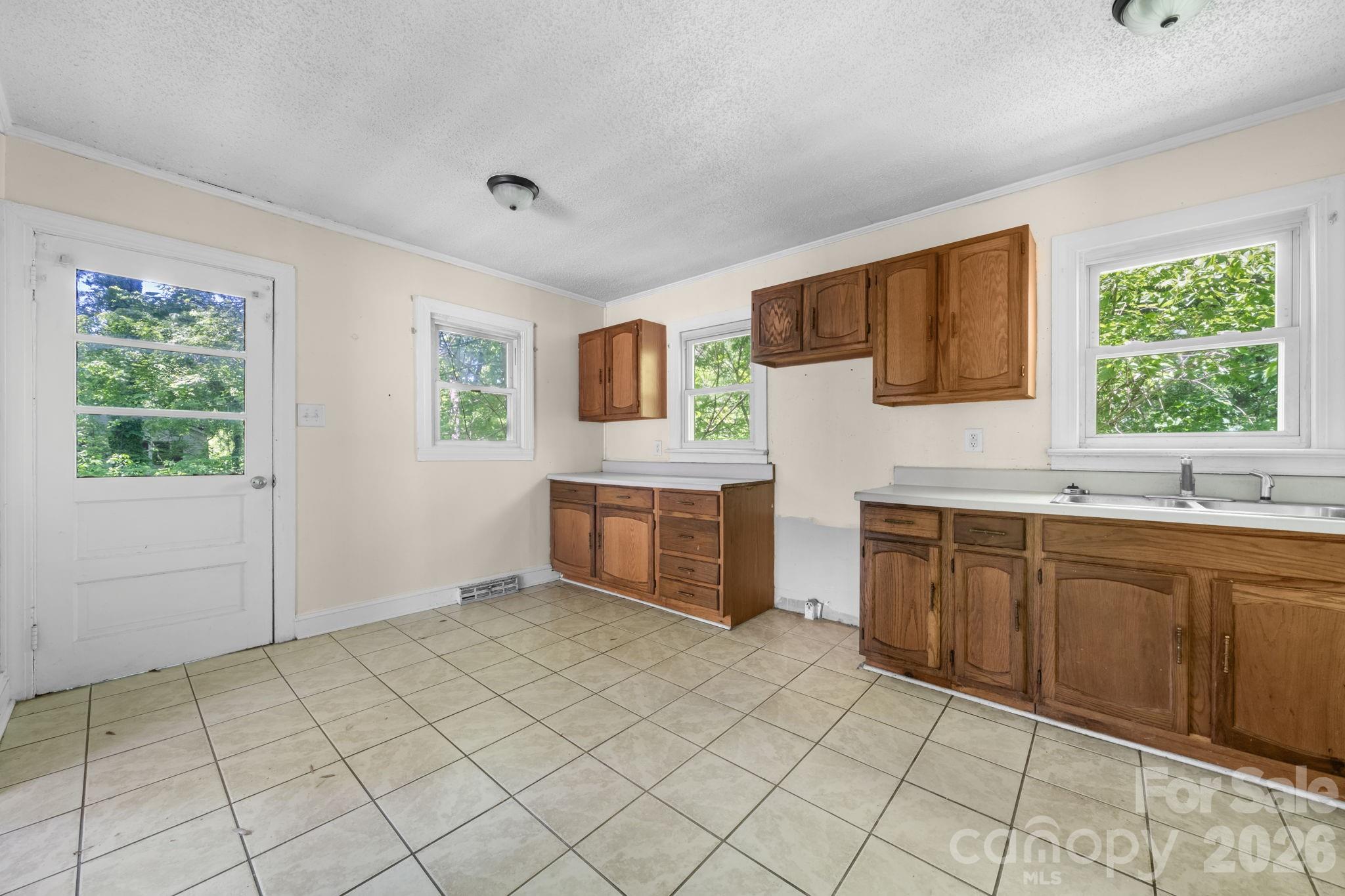 722 E F Street — Newton