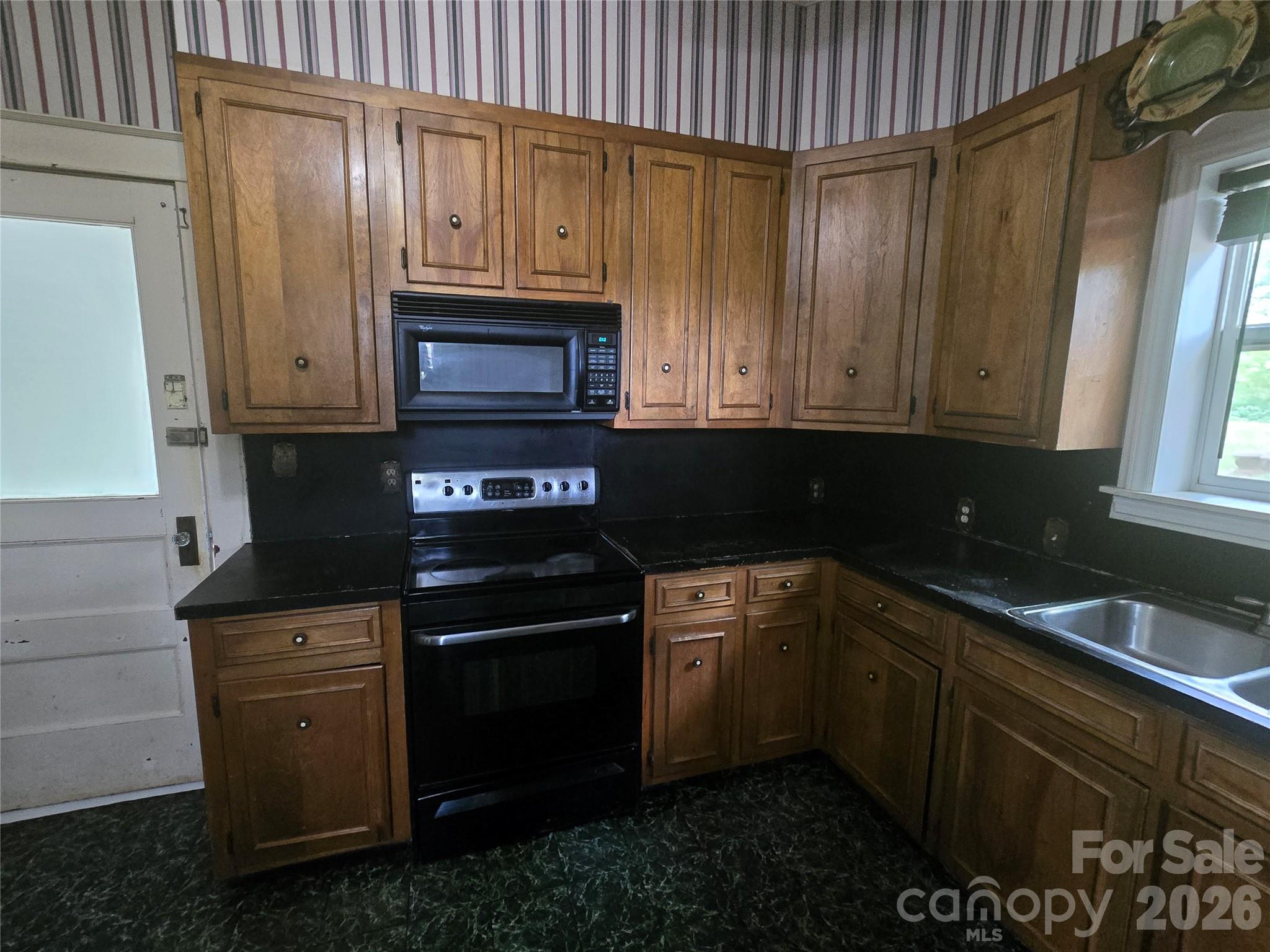 804 Emmanuel Church Road — Conover