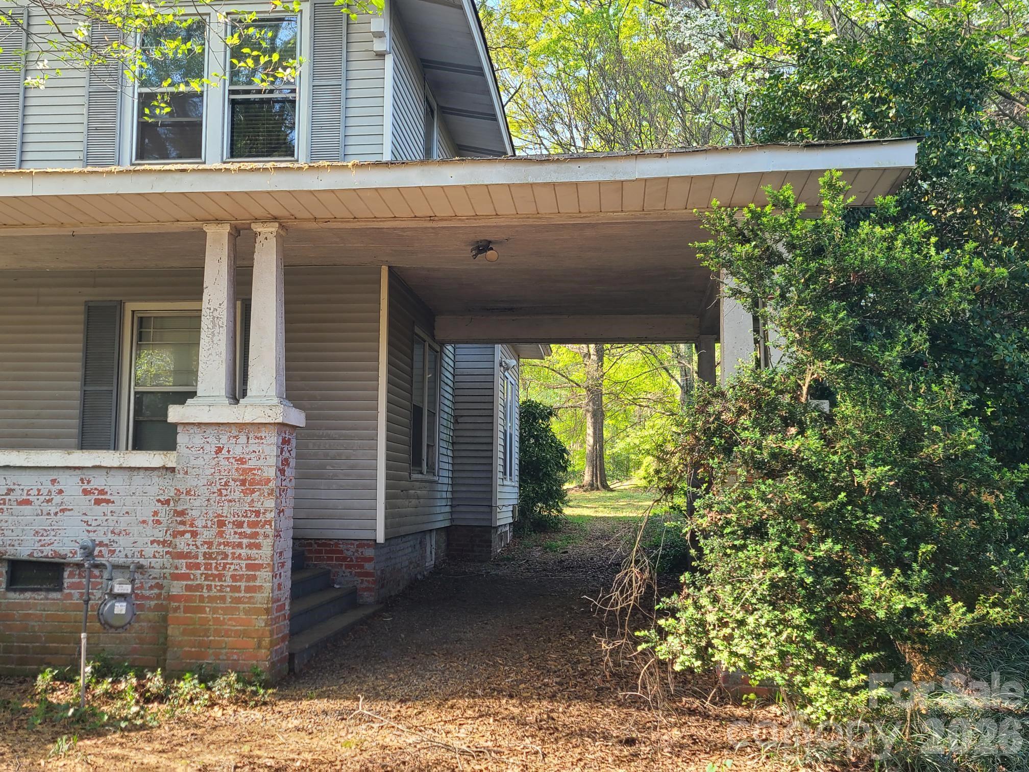 804 Emmanuel Church Road — Conover