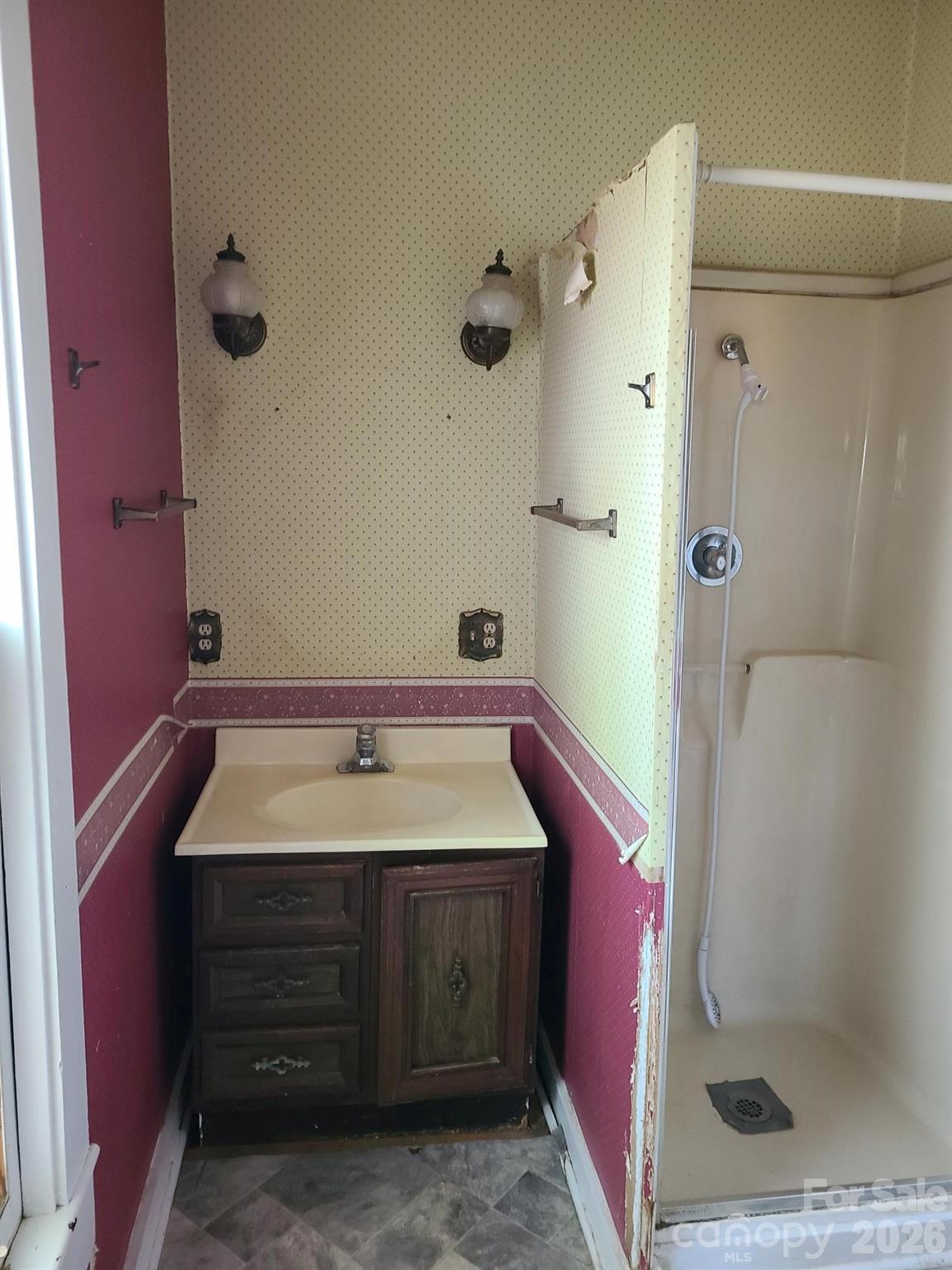 804 Emmanuel Church Road — Conover
