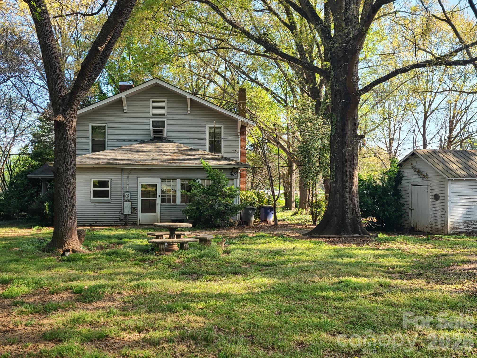 804 Emmanuel Church Road — Conover